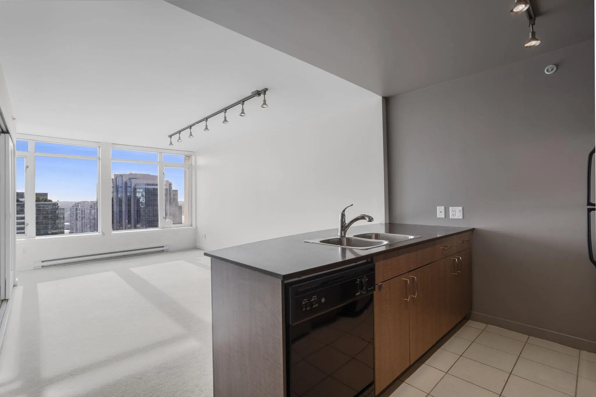 2613 610 Granville Street