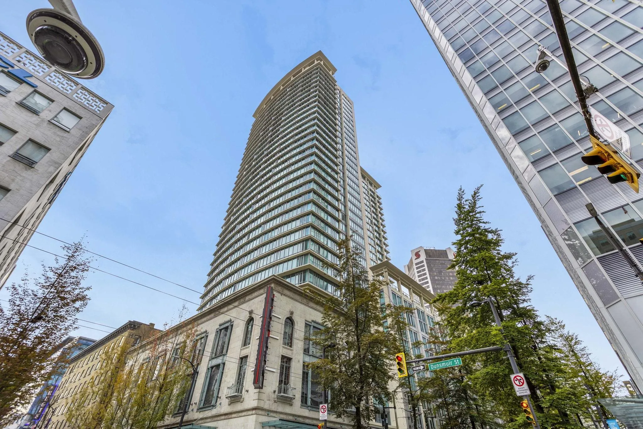 2613 610 Granville Street