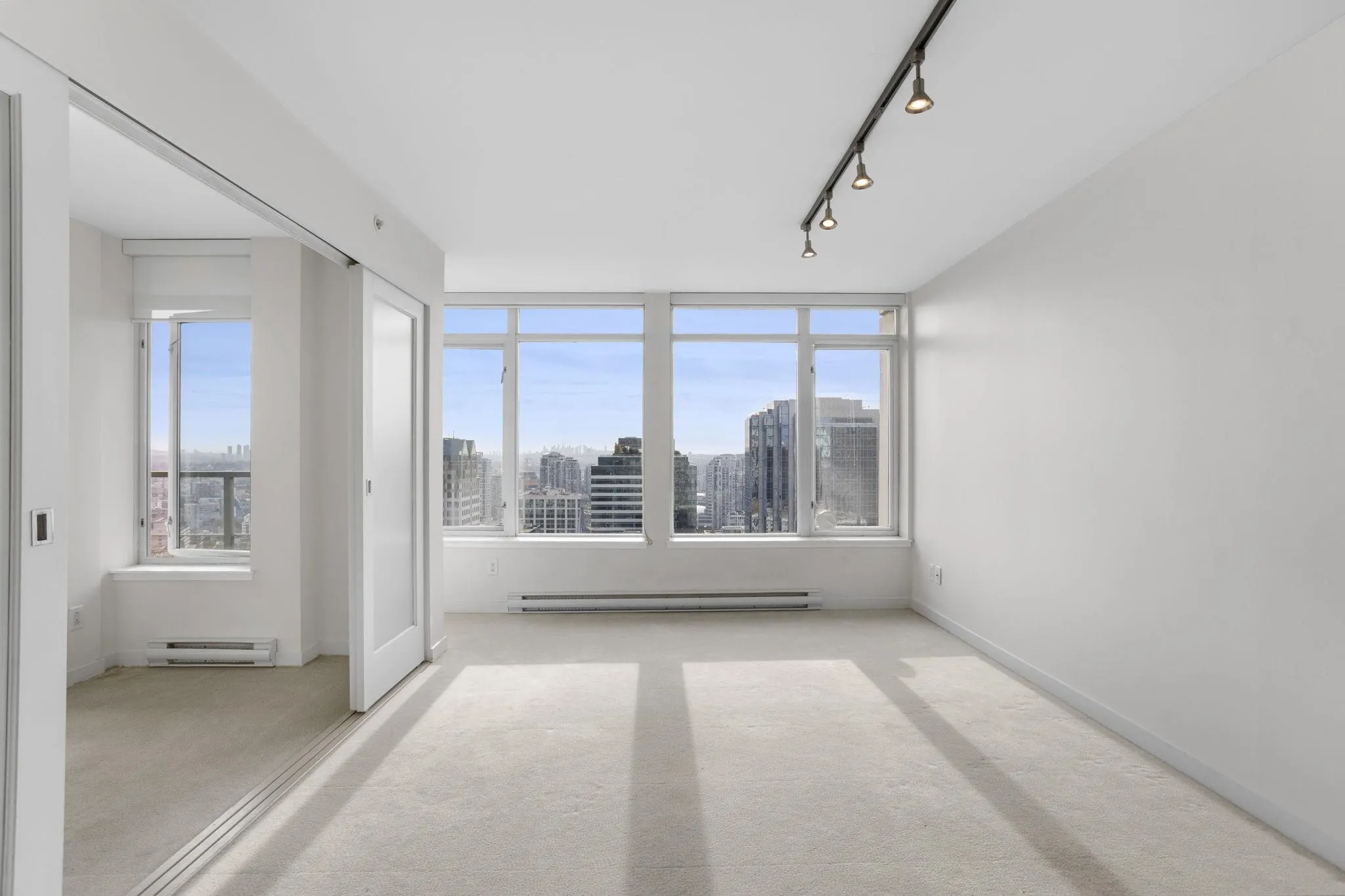 2613 610 Granville Street