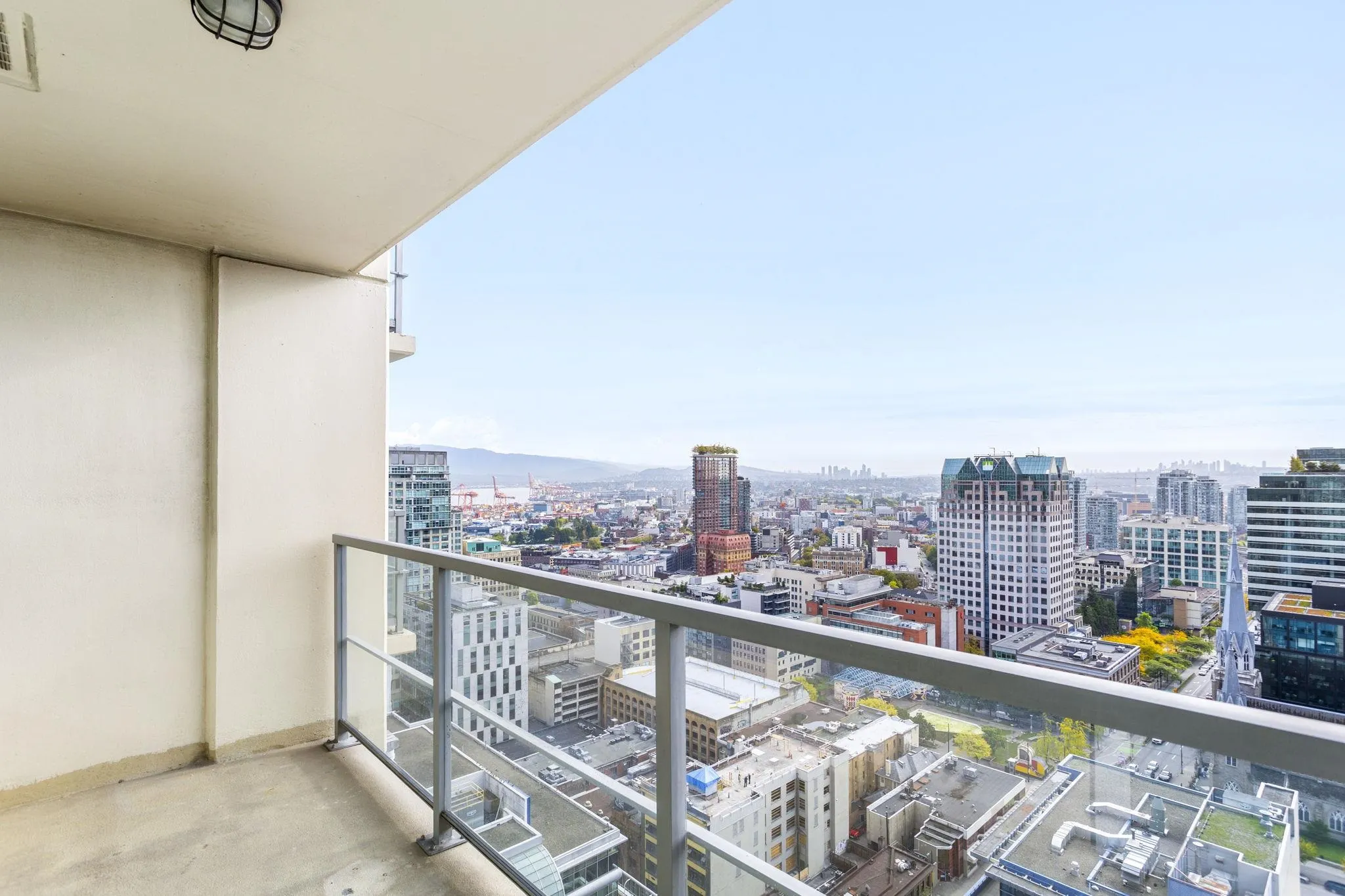 2613 610 Granville Street