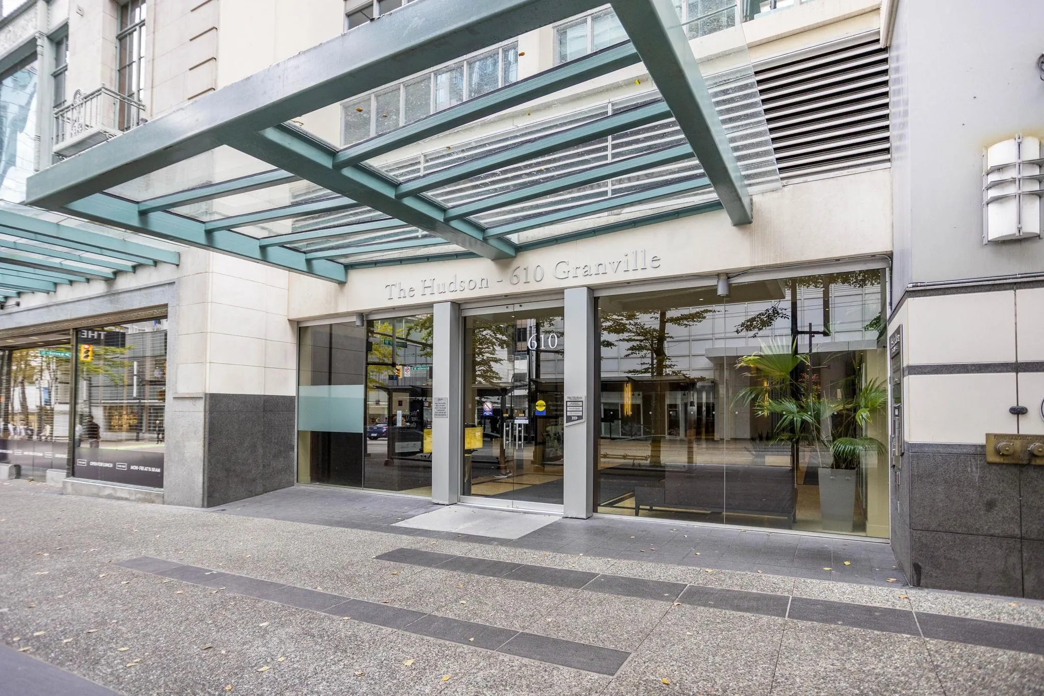 2613 610 Granville Street
