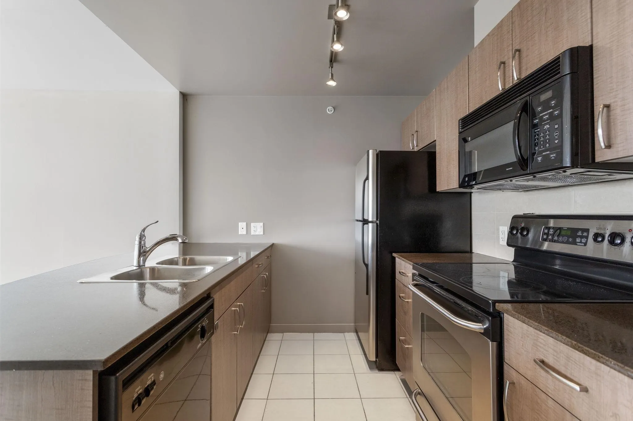 2613 610 Granville Street