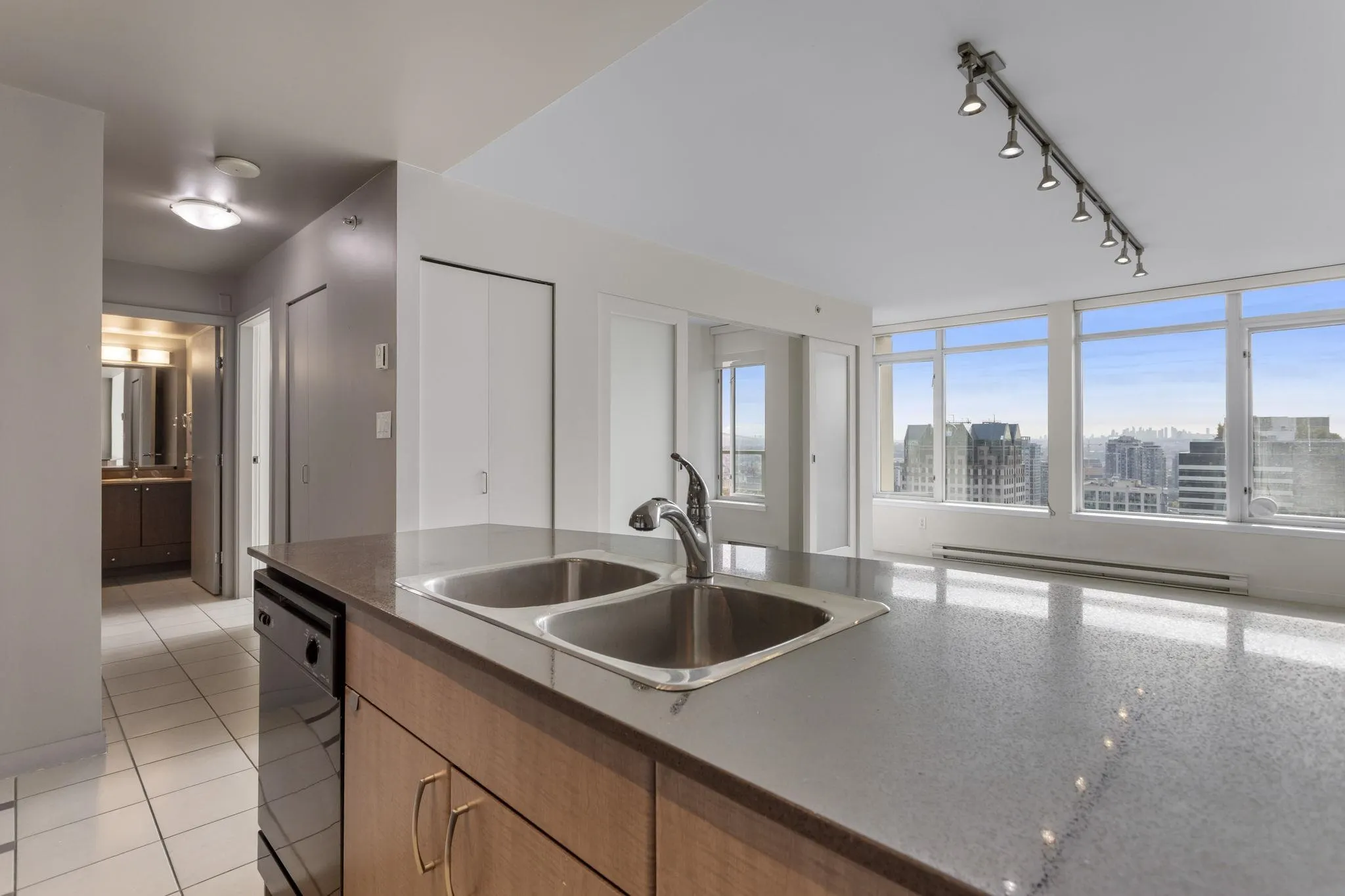 2613 610 Granville Street