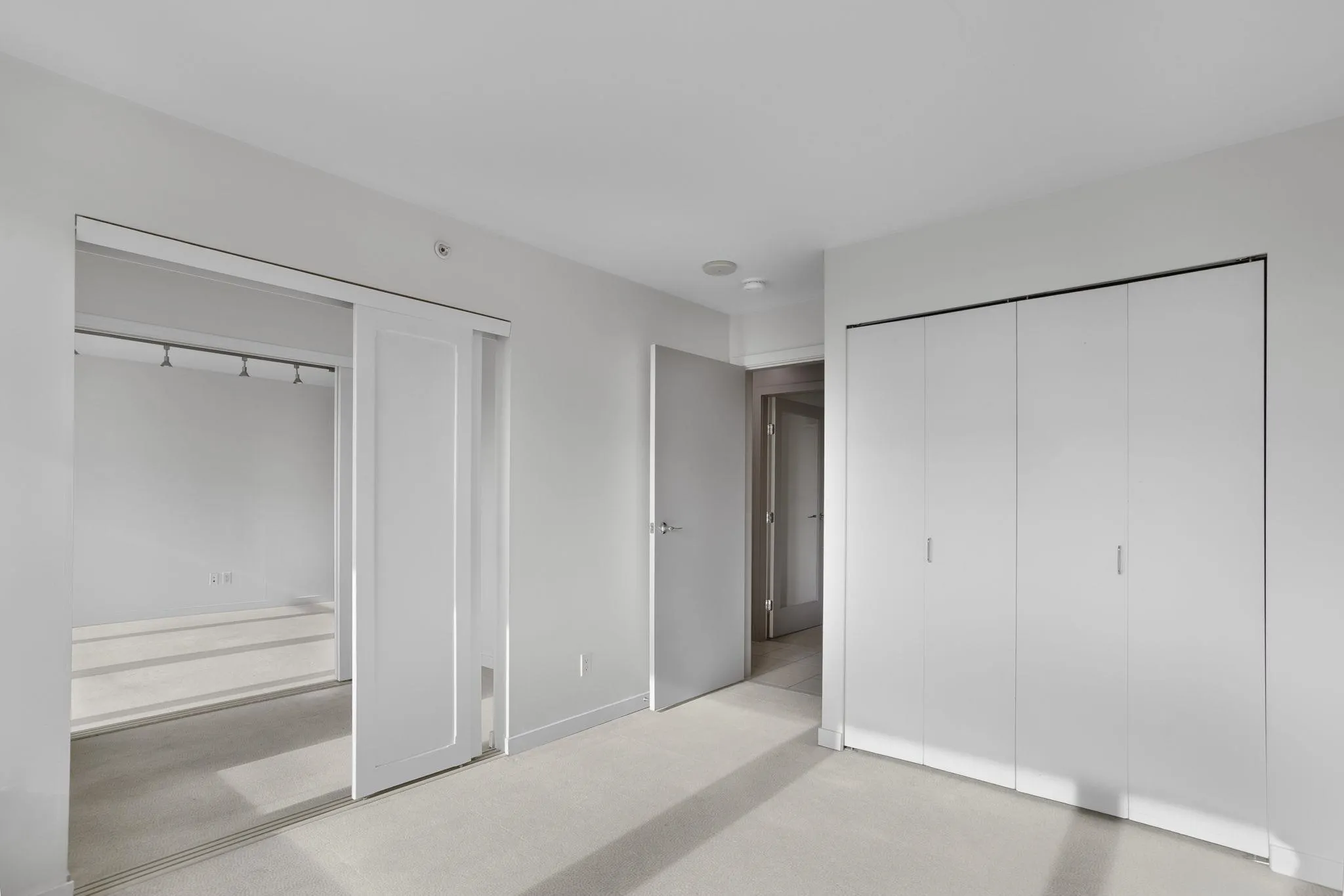 2613 610 Granville Street