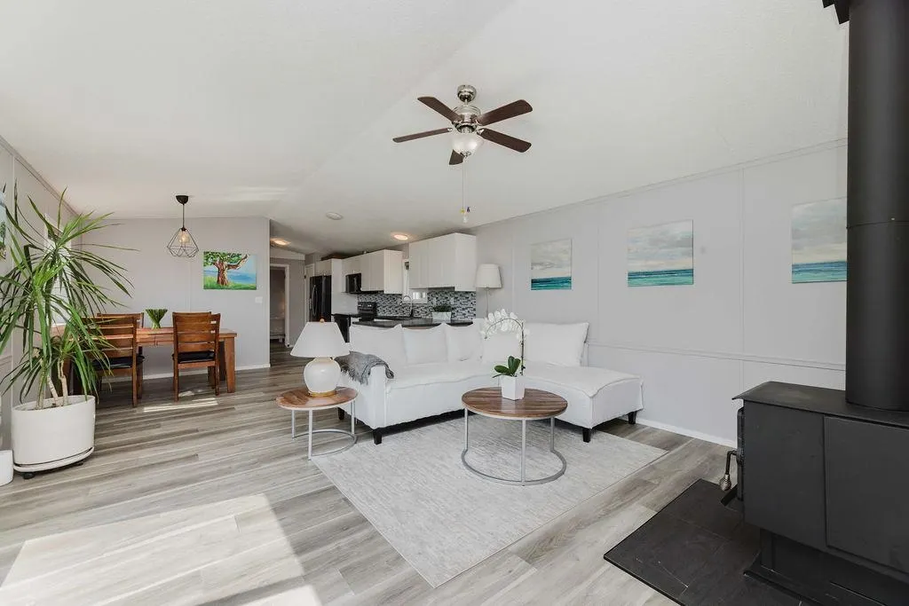 9153 Sunshine Coast Highway
