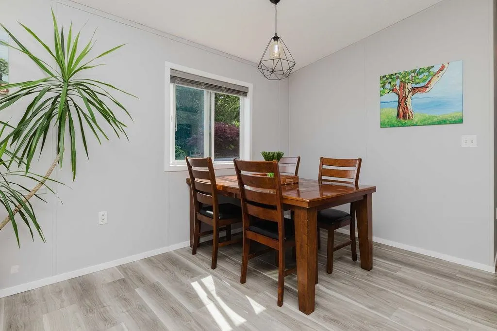 9153 Sunshine Coast Highway