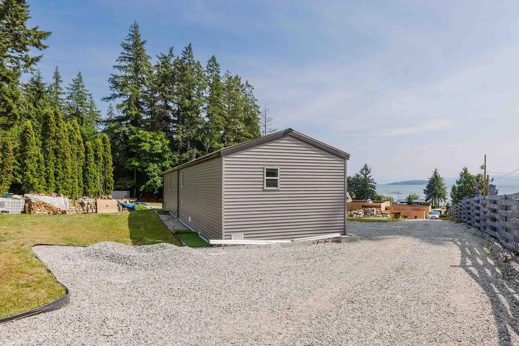 9153 Sunshine Coast Highway