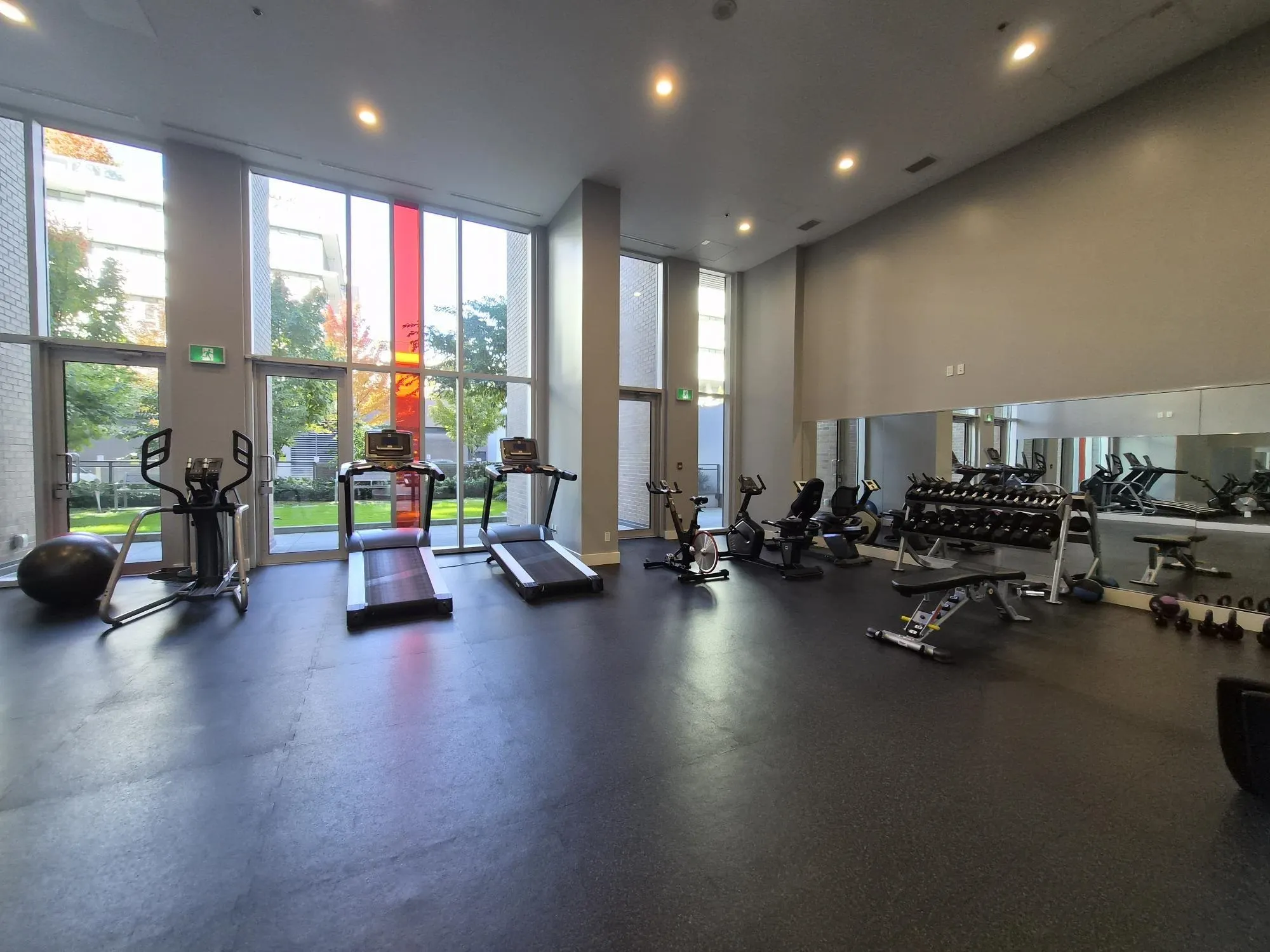 317 2033 W 10th Avenue