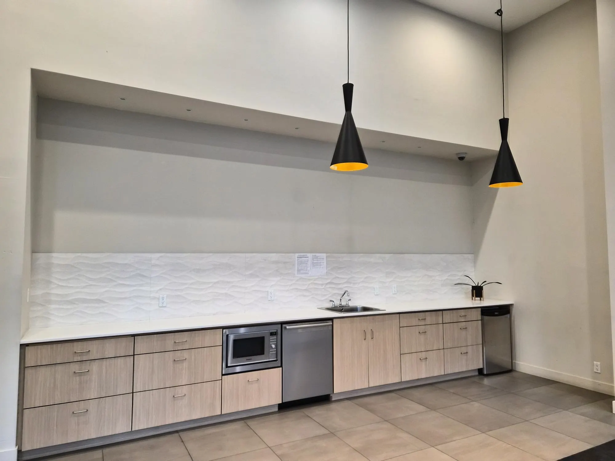 317 2033 W 10th Avenue