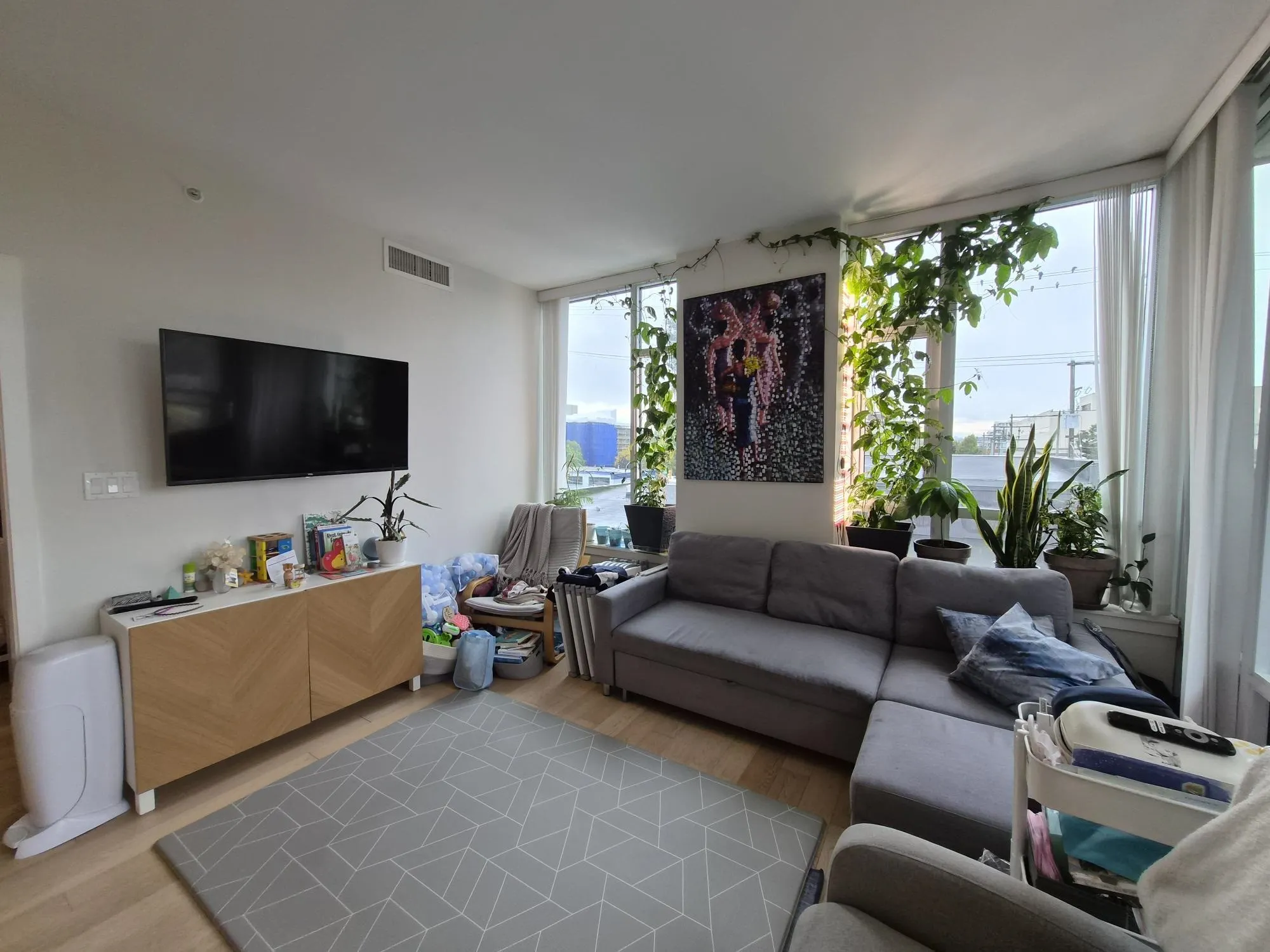 317 2033 W 10th Avenue