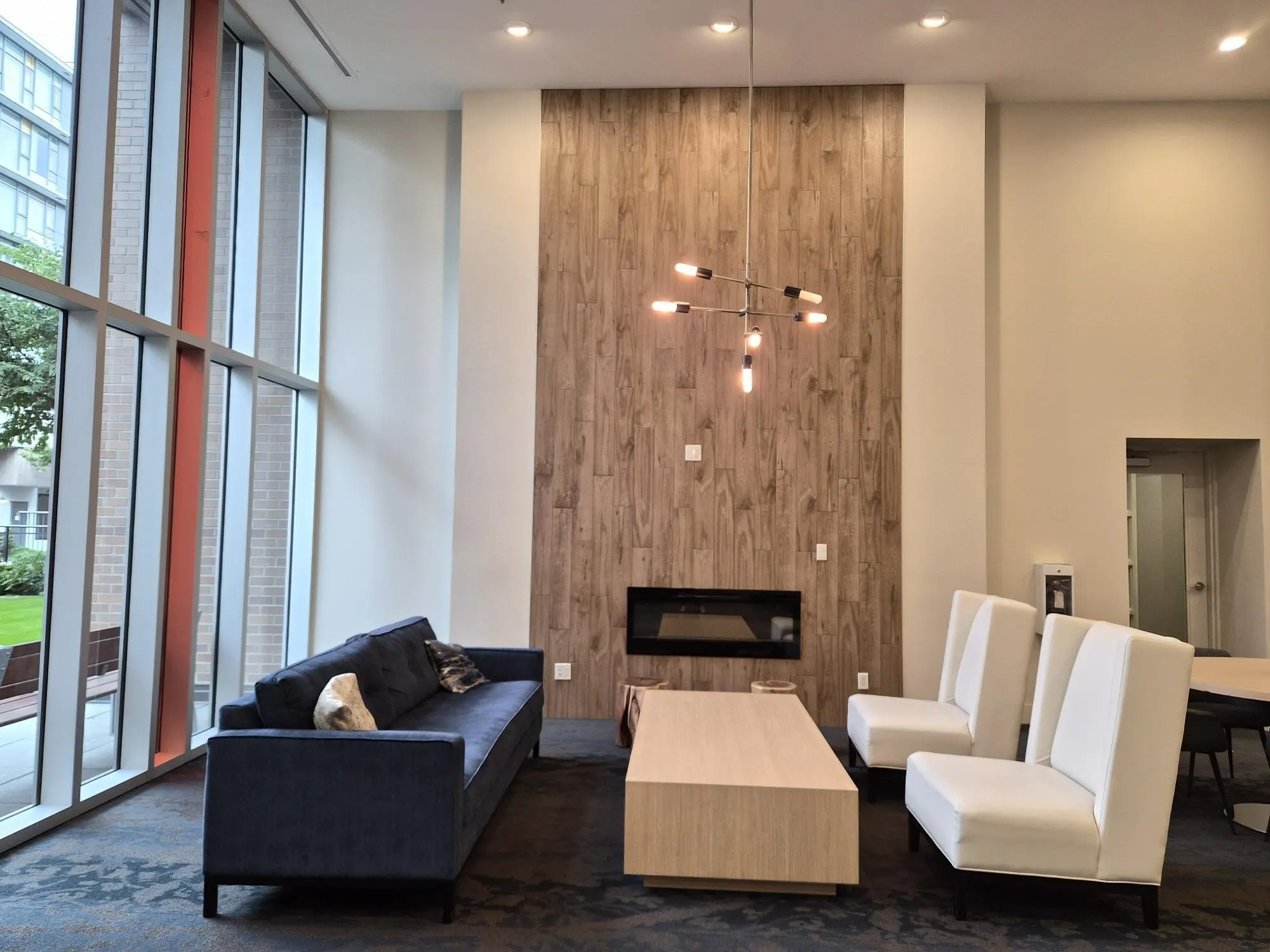 317 2033 W 10th Avenue