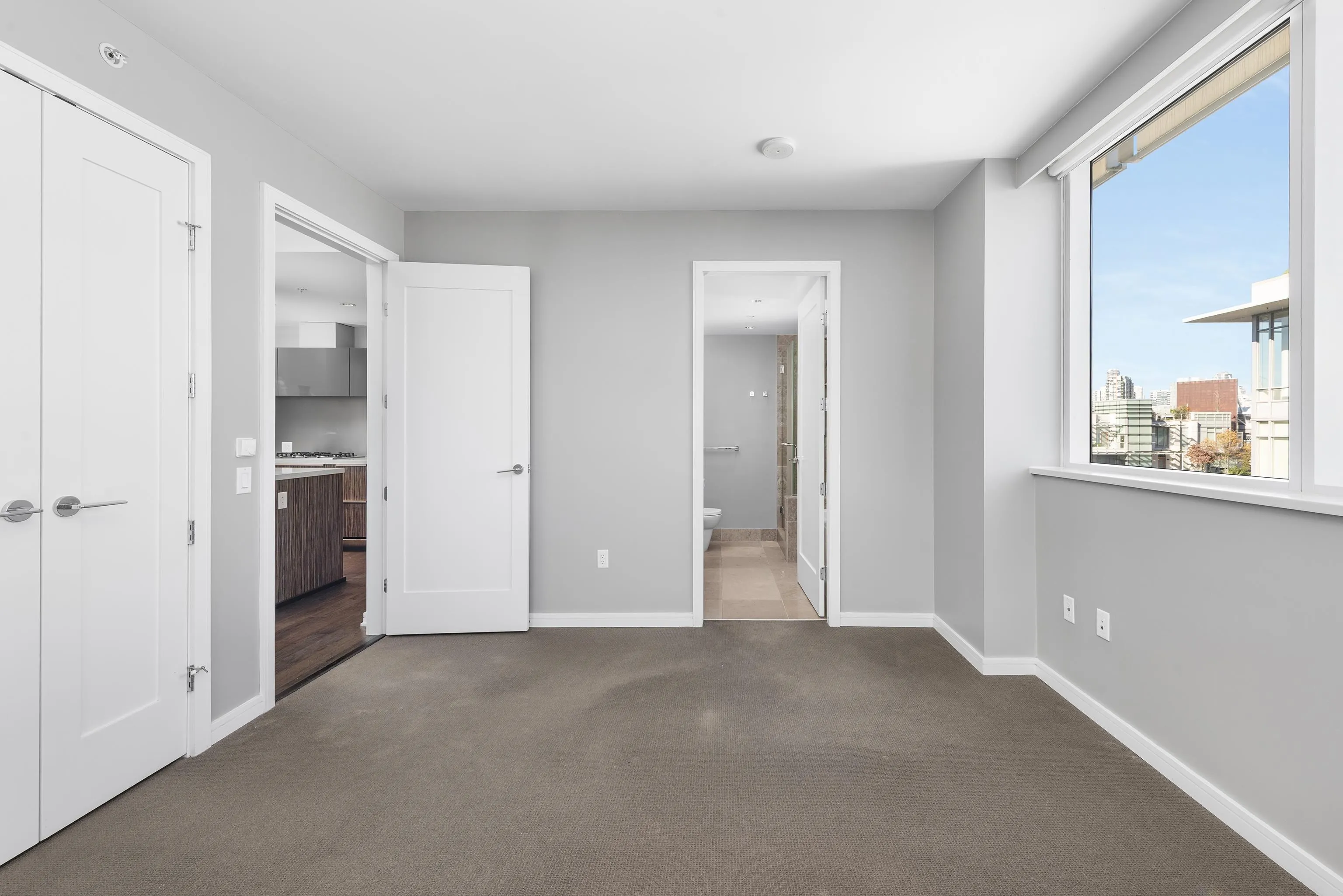 1004 1661 Ontario Street