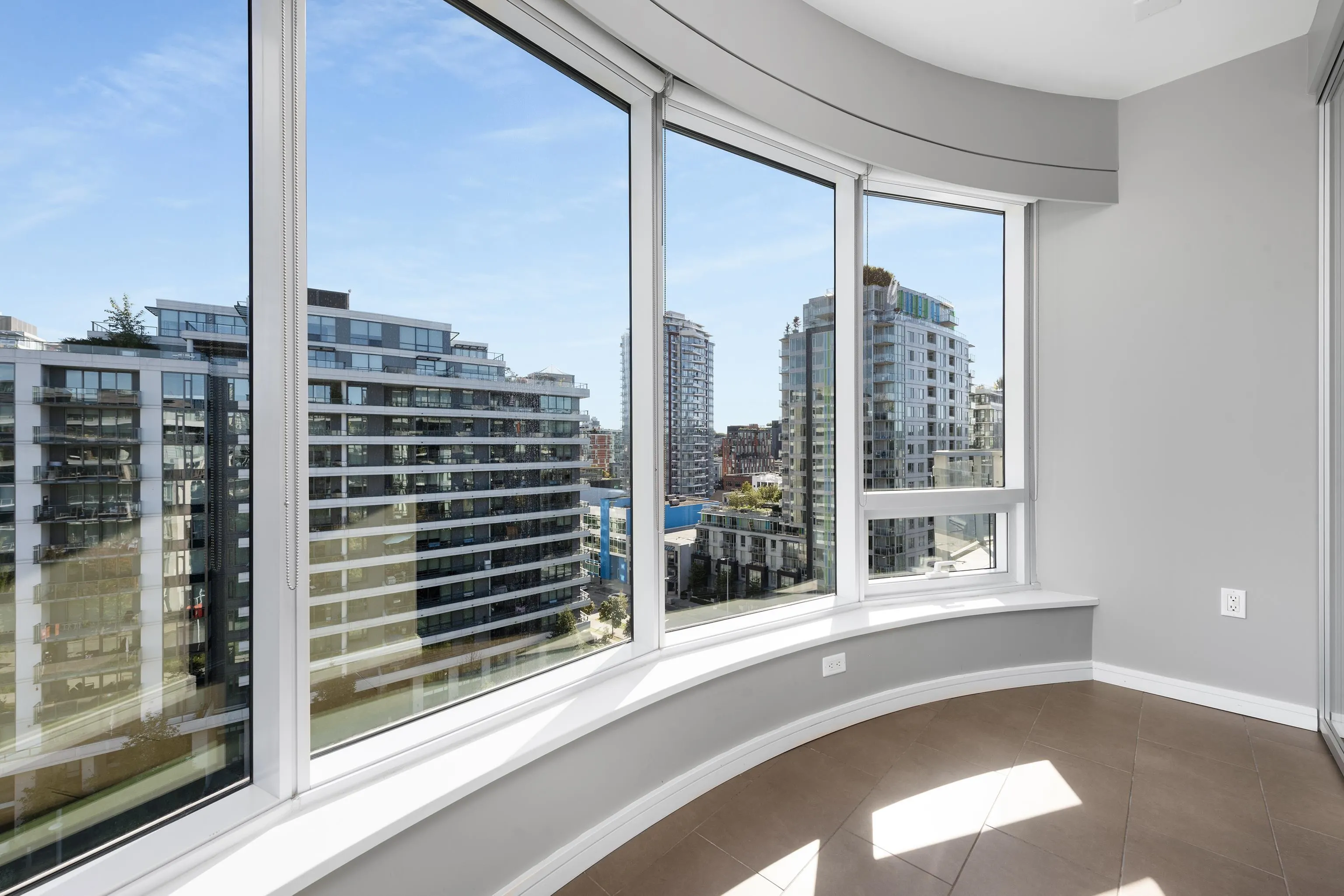 1004 1661 Ontario Street