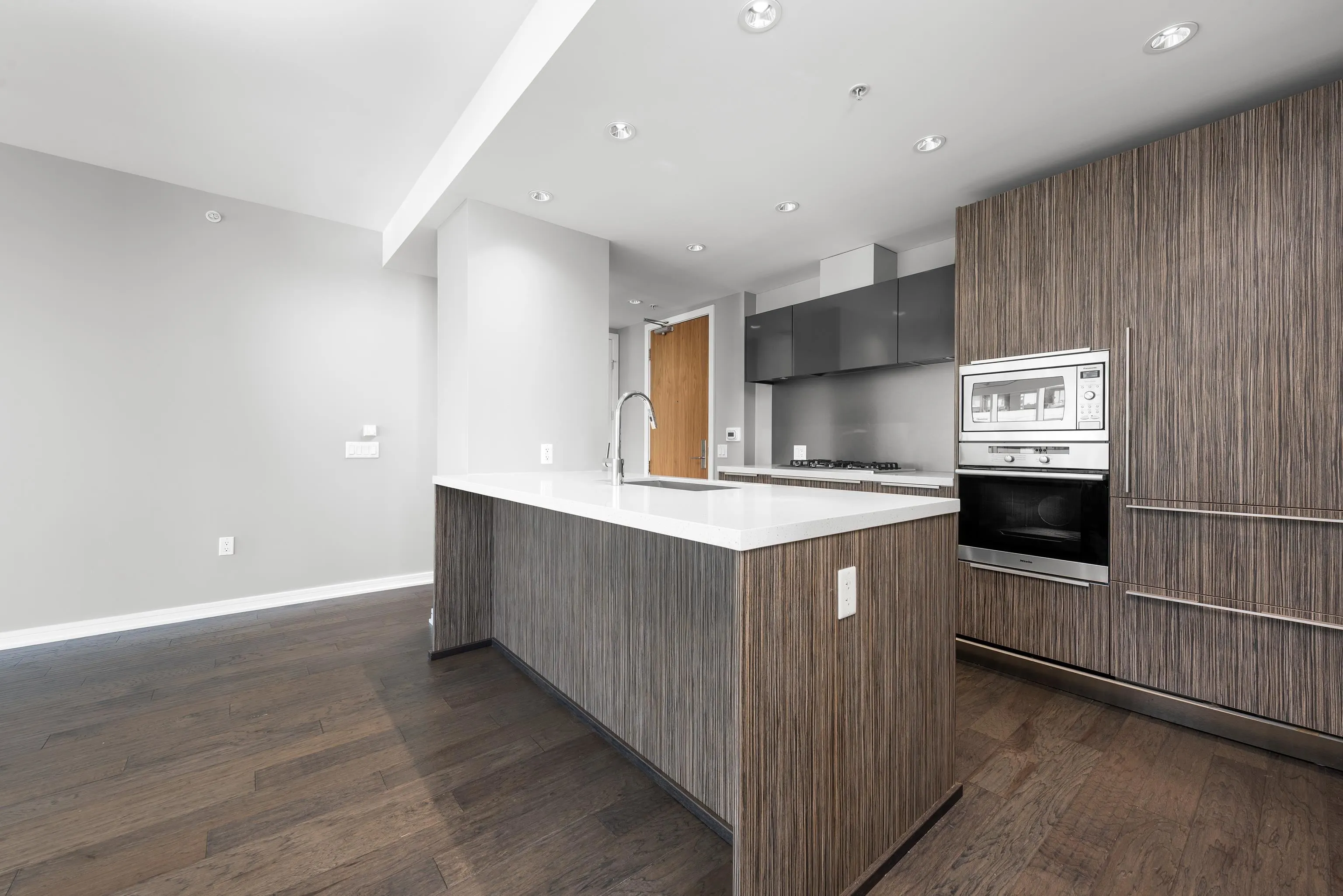 1004 1661 Ontario Street