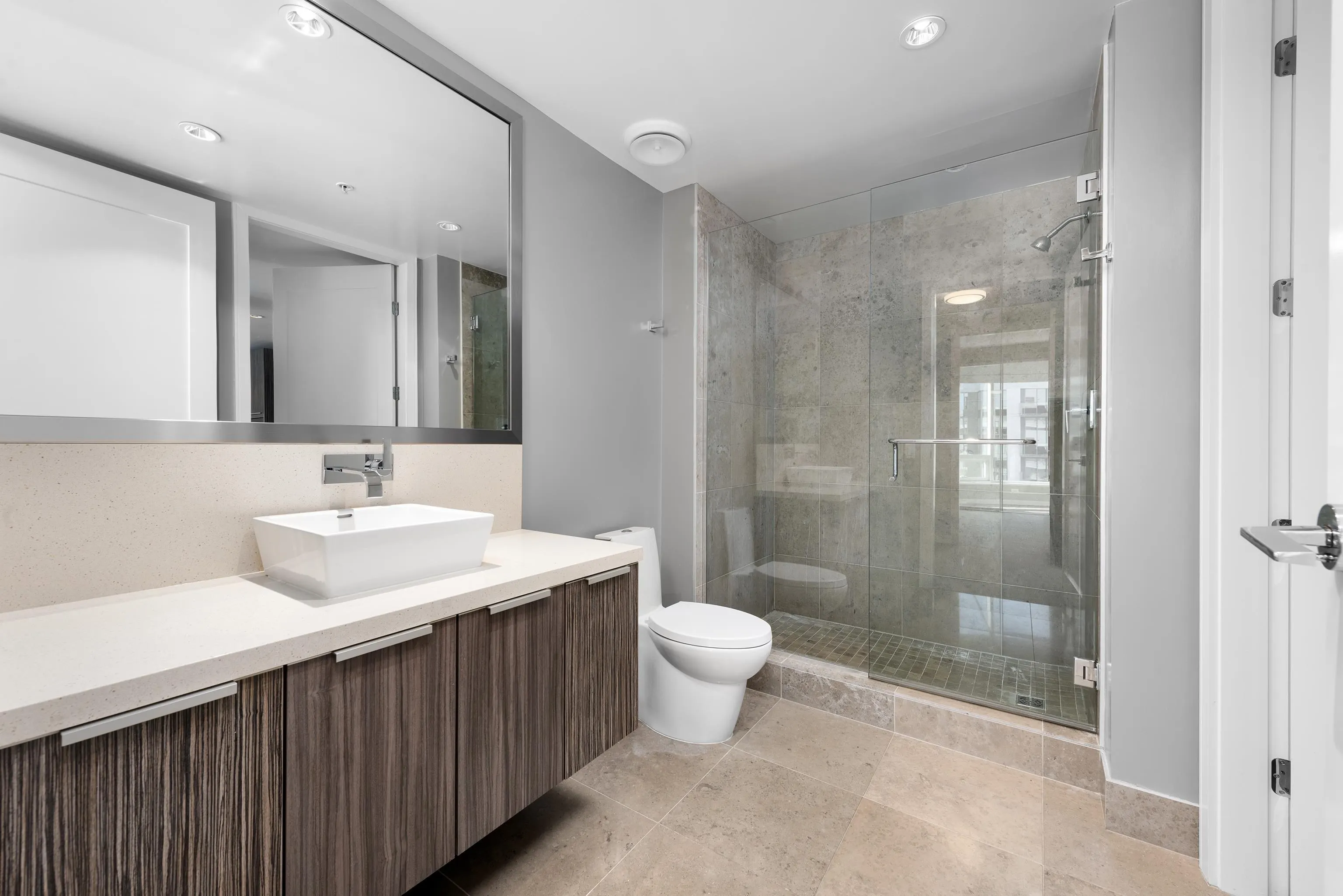 1004 1661 Ontario Street