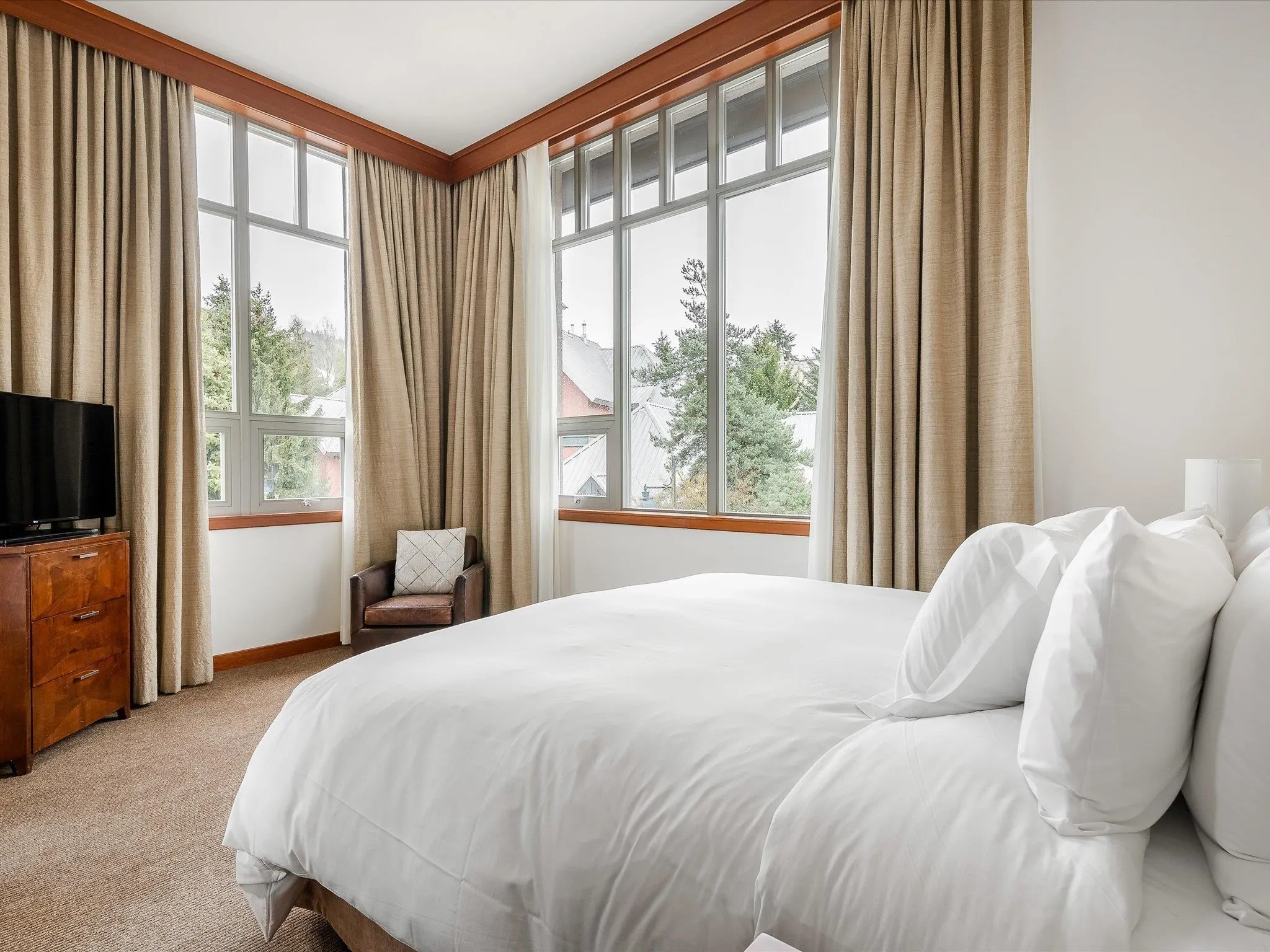 4407 4299 Blackcomb Way