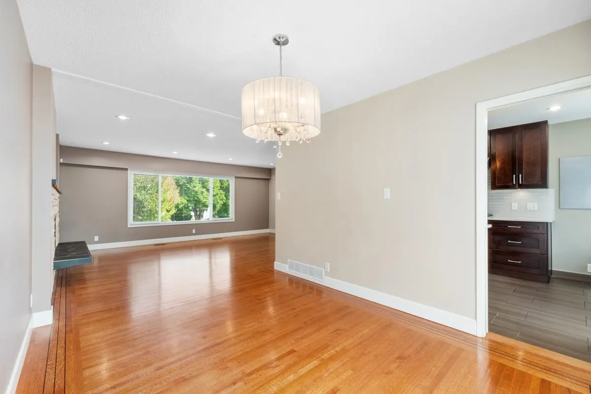 7229 Vivian Drive