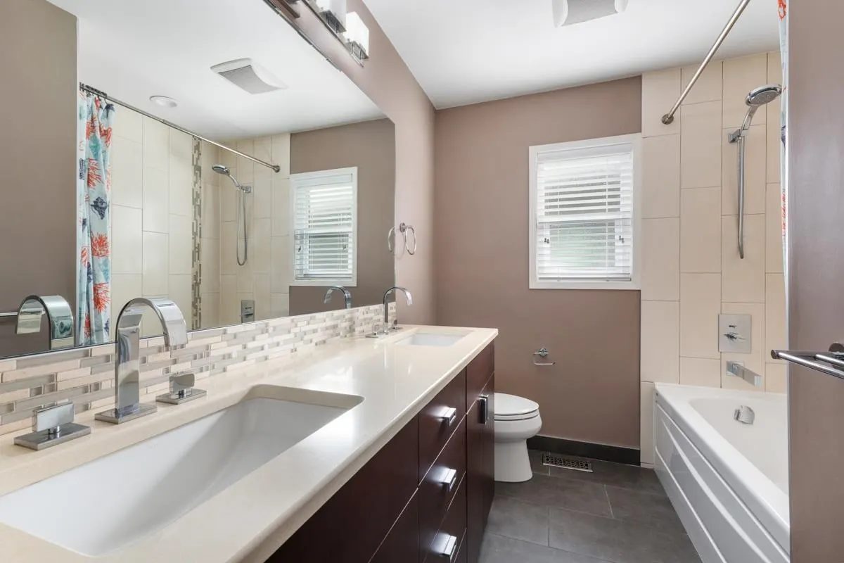 7229 Vivian Drive