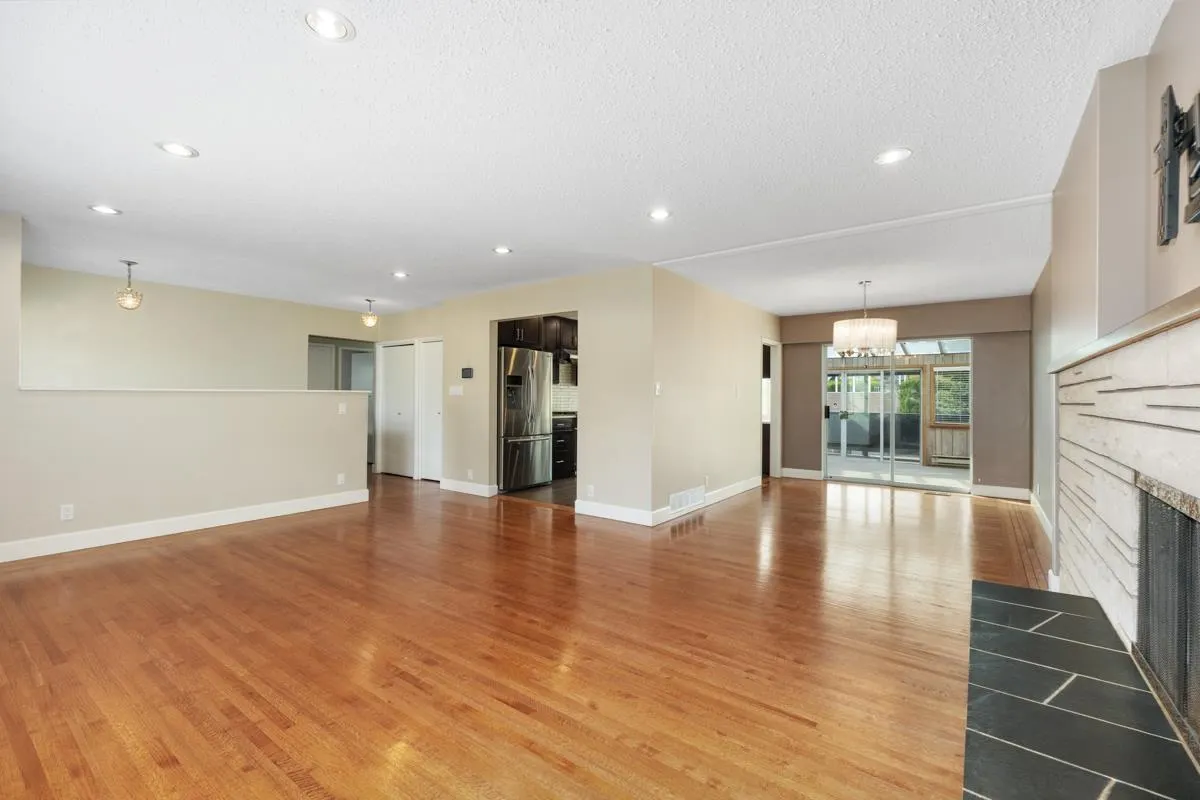 7229 Vivian Drive