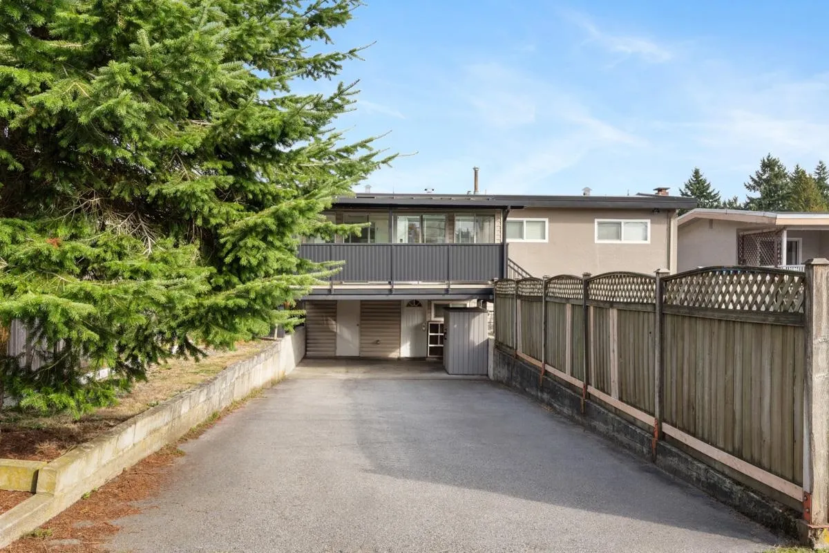 7229 Vivian Drive