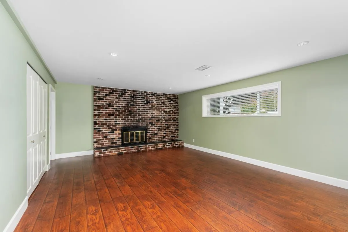 7229 Vivian Drive