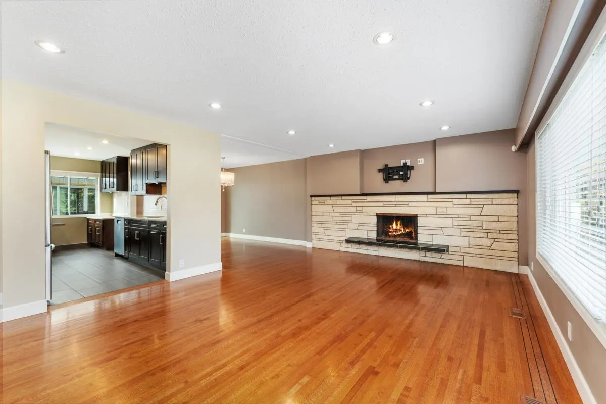 7229 Vivian Drive