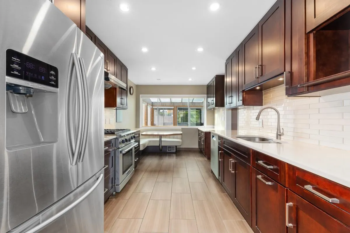 7229 Vivian Drive