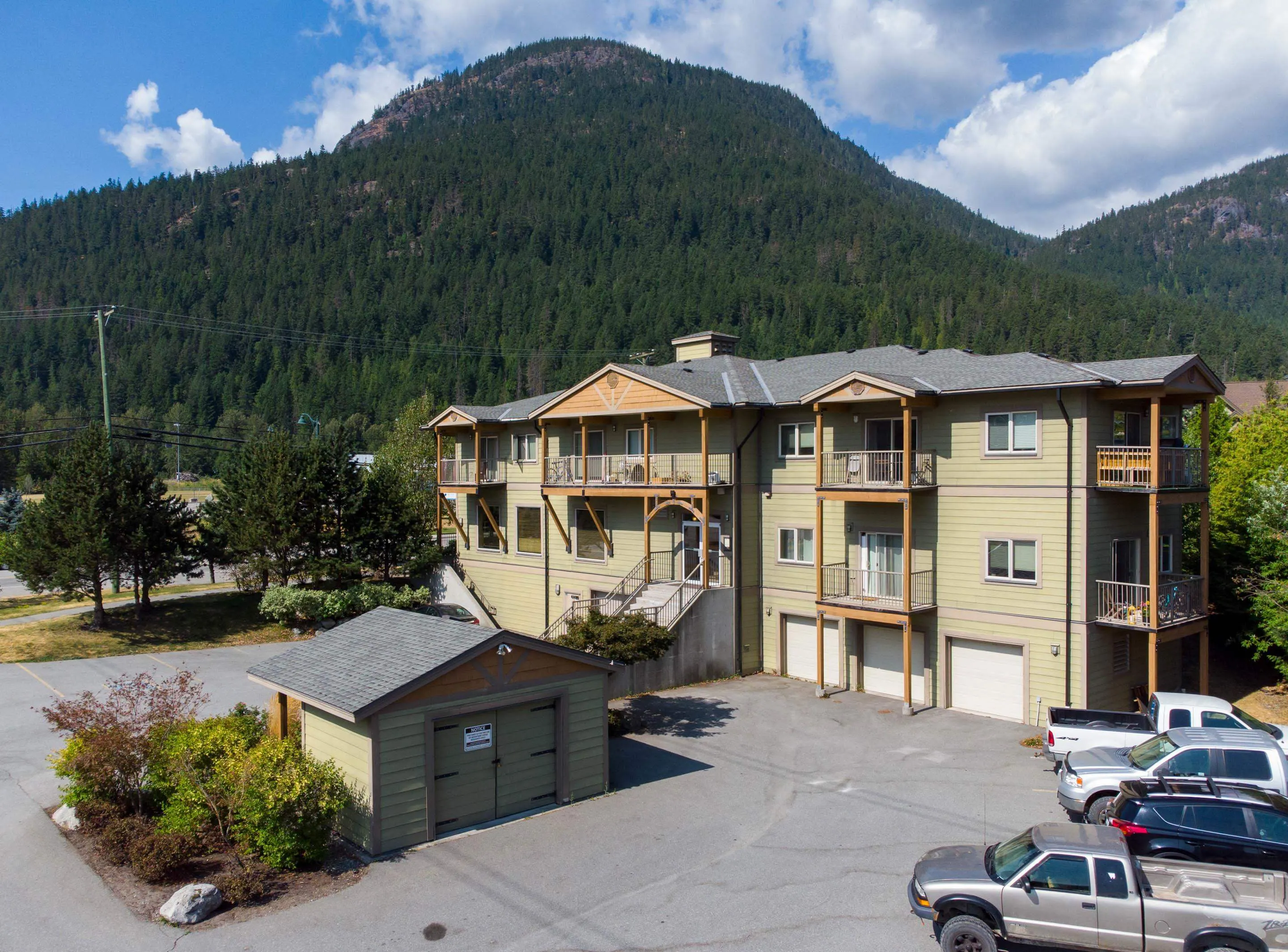 207 1411 Portage Road
