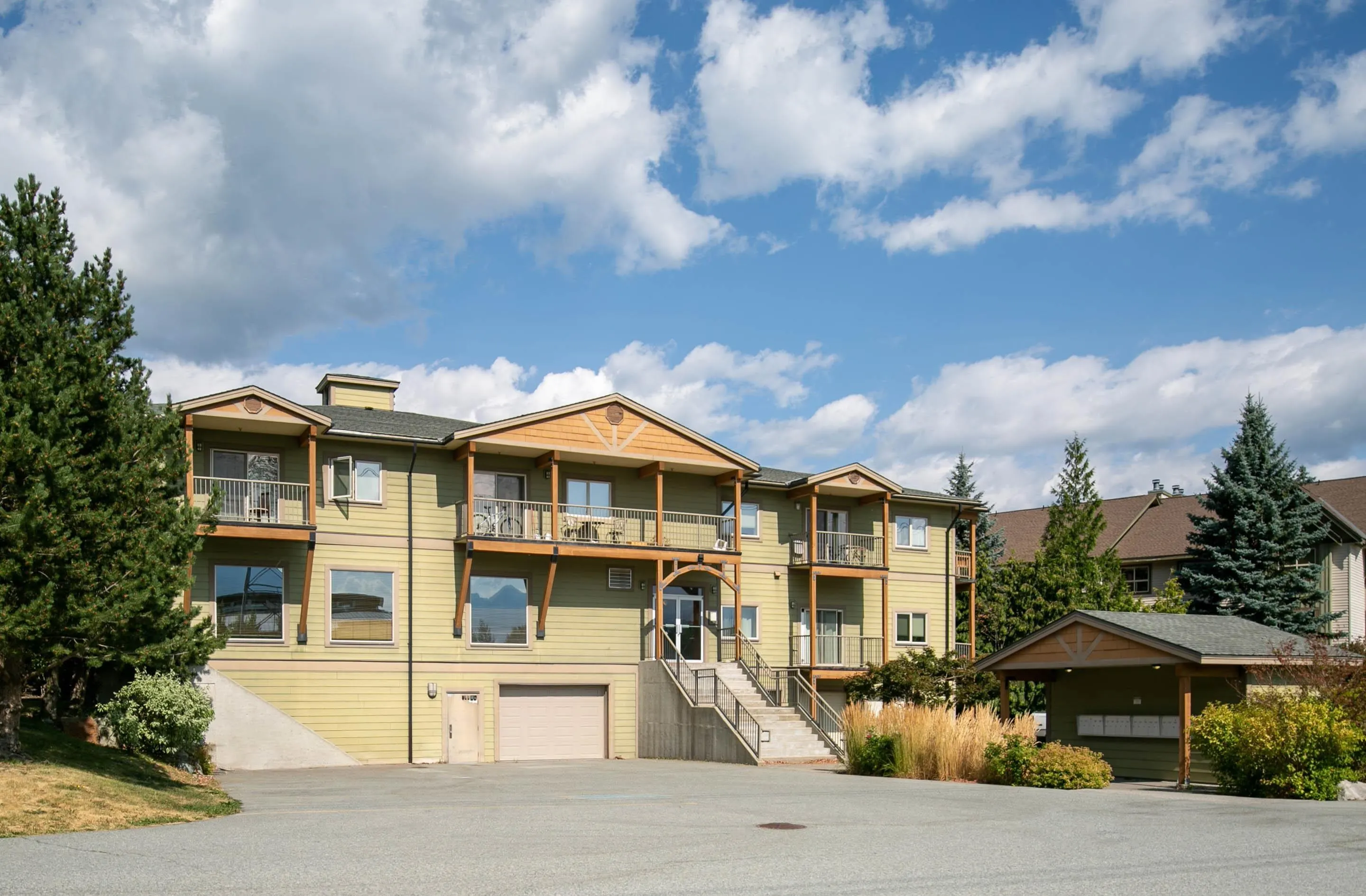 207 1411 Portage Road