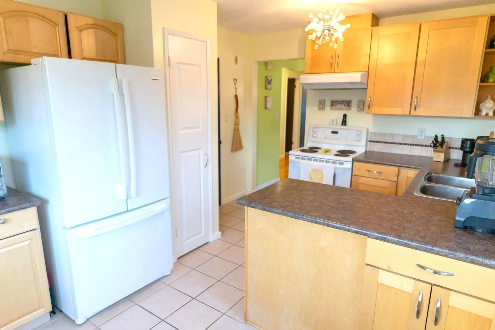 21776 Mountainview Crescent