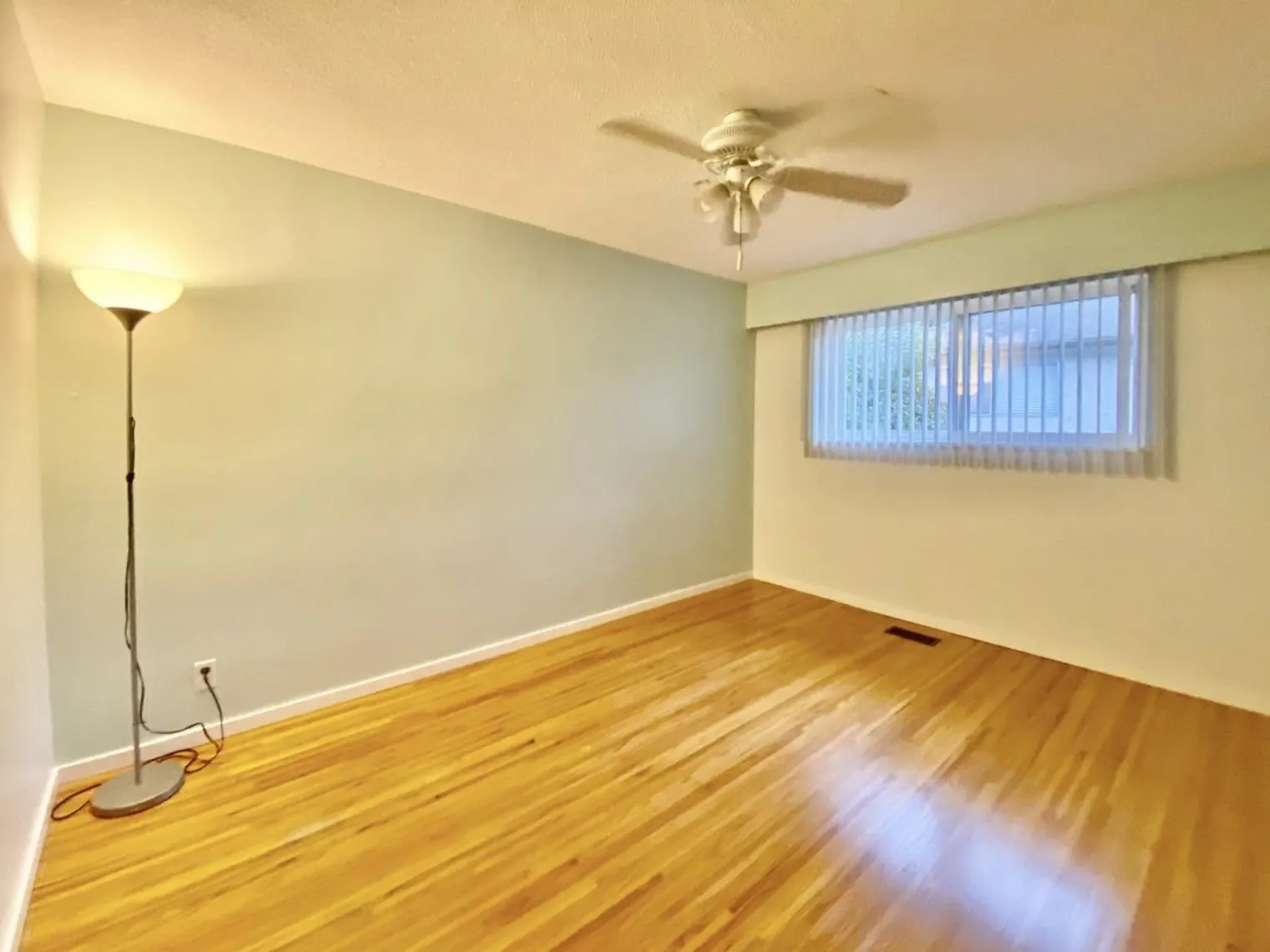 21776 Mountainview Crescent