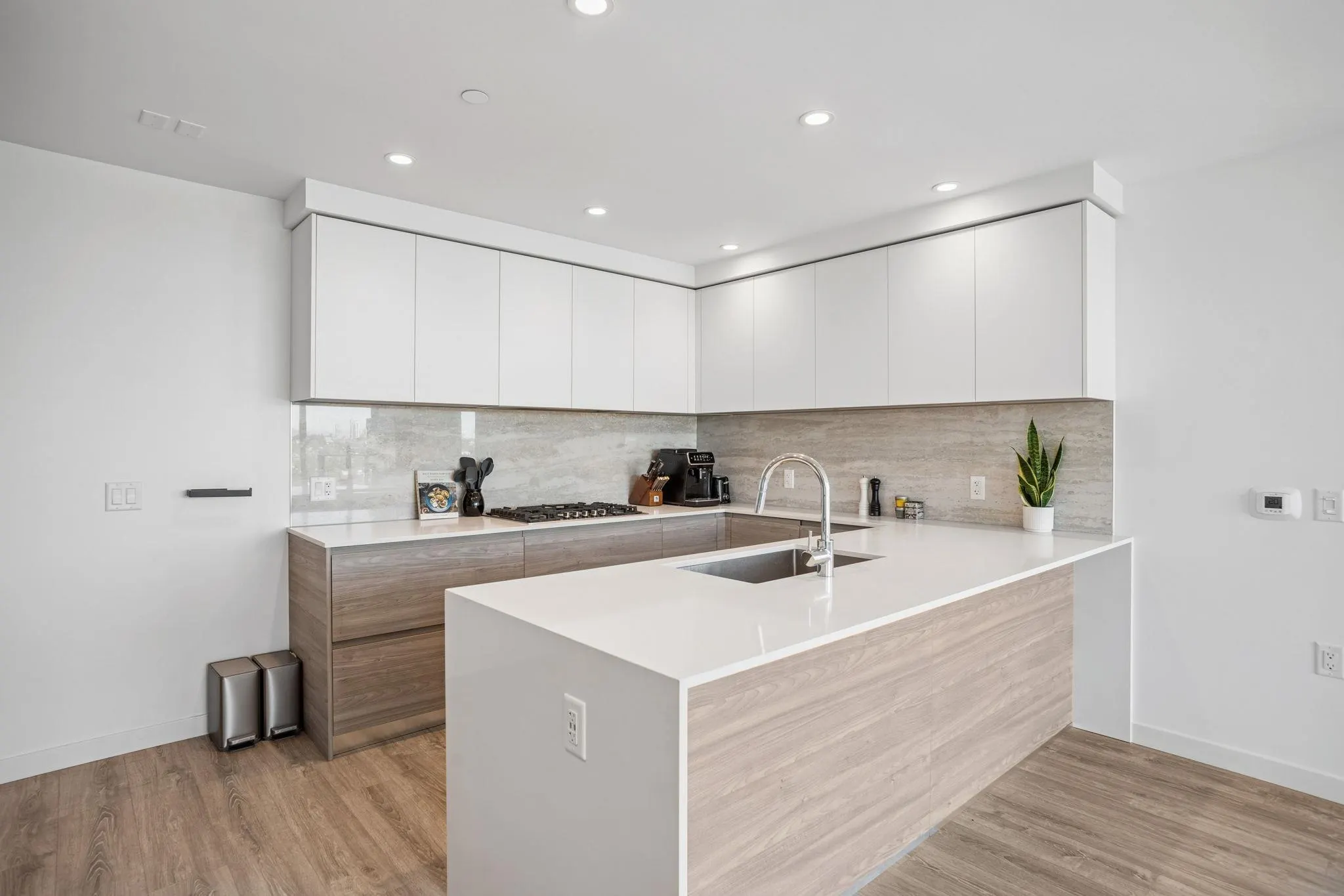 3703 680 Quayside Drive