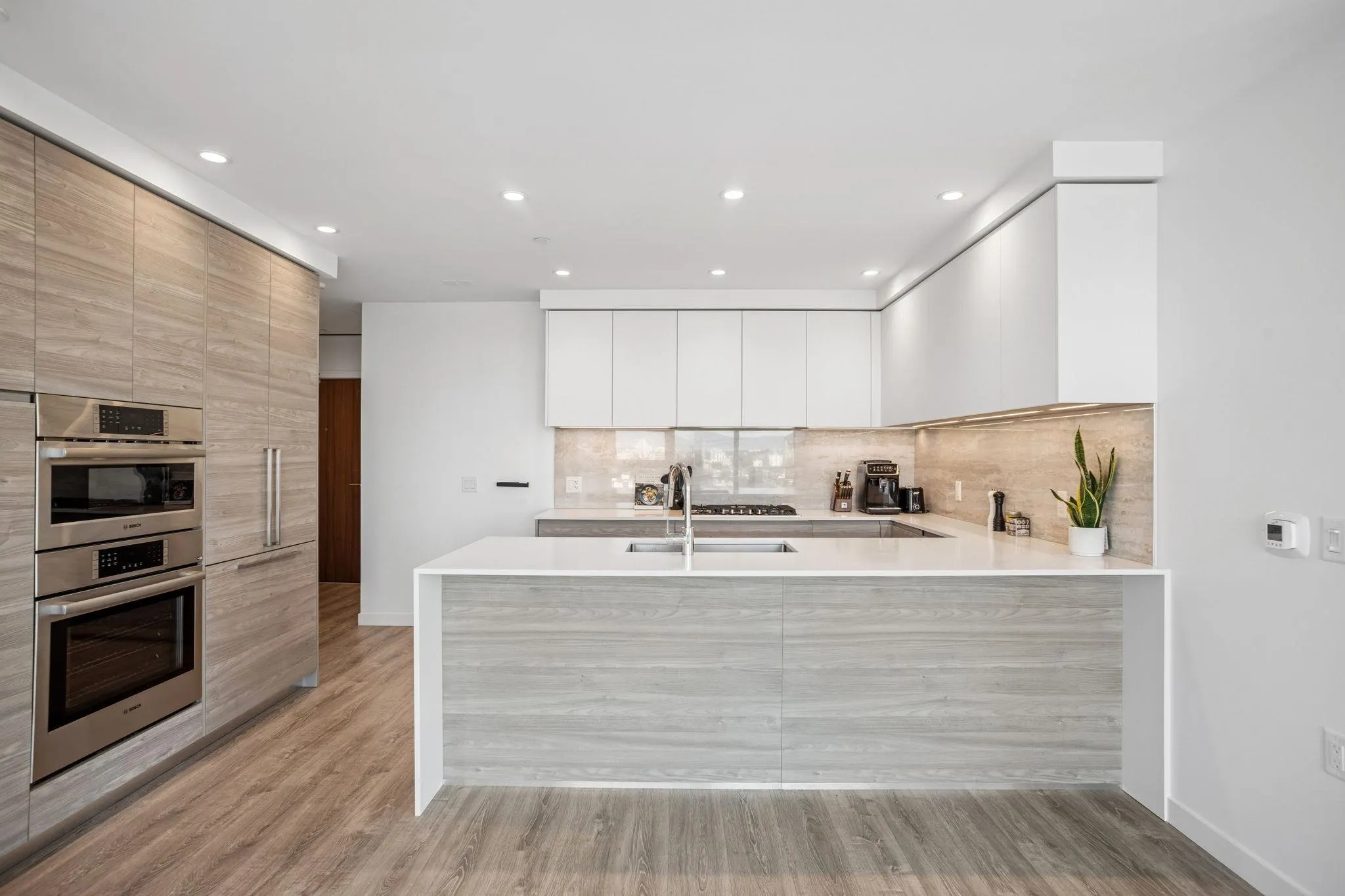 3703 680 Quayside Drive