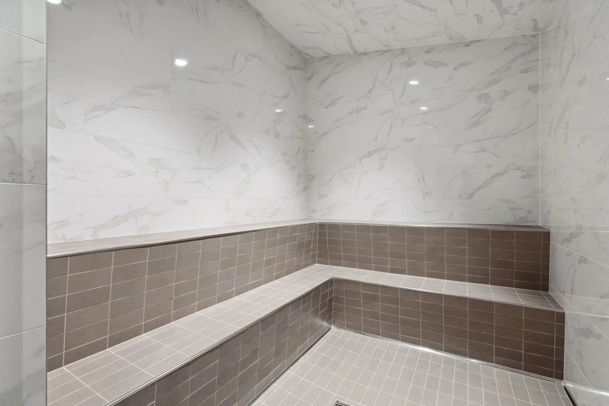 3703 680 Quayside Drive