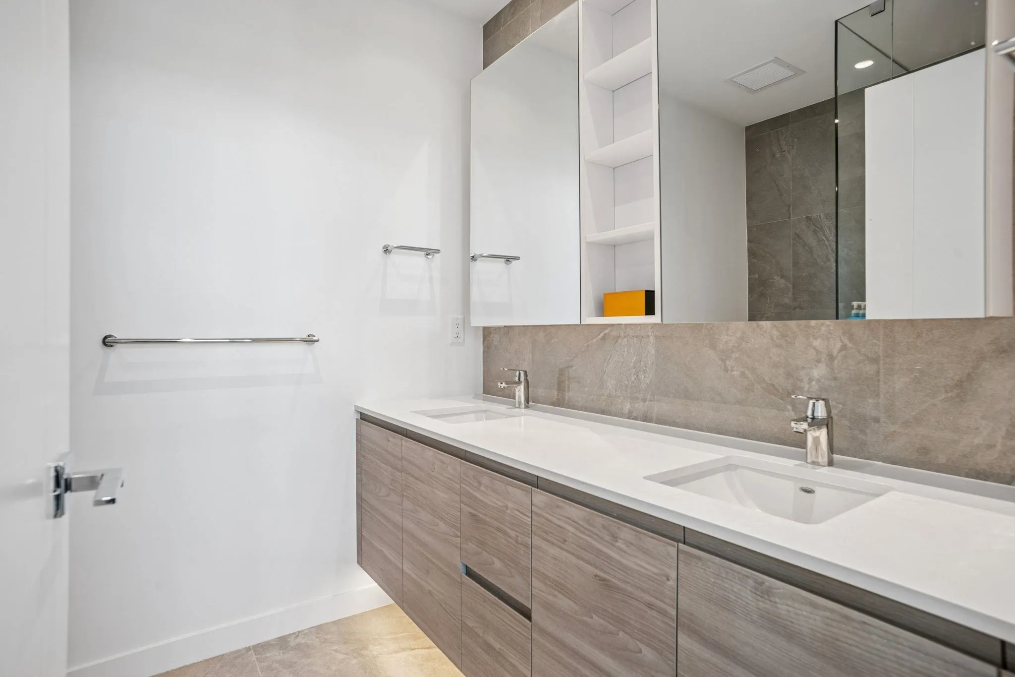 3703 680 Quayside Drive