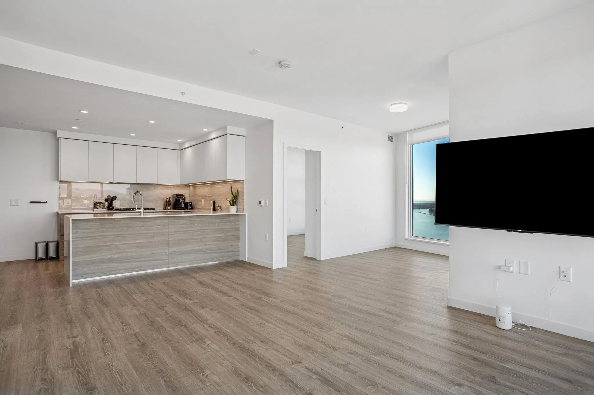 3703 680 Quayside Drive