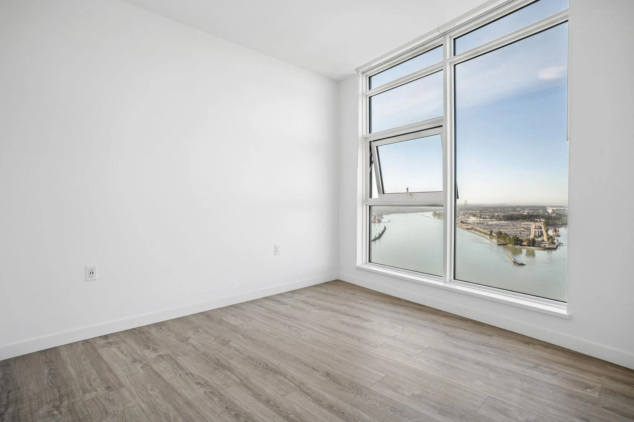 3703 680 Quayside Drive