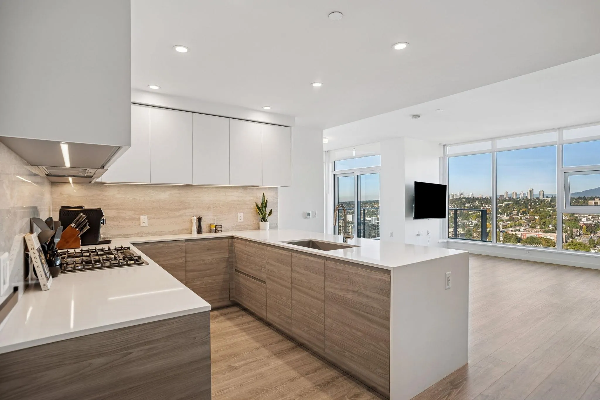 3703 680 Quayside Drive