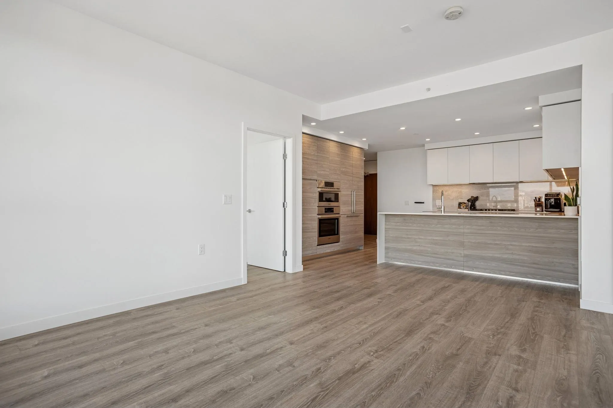 3703 680 Quayside Drive