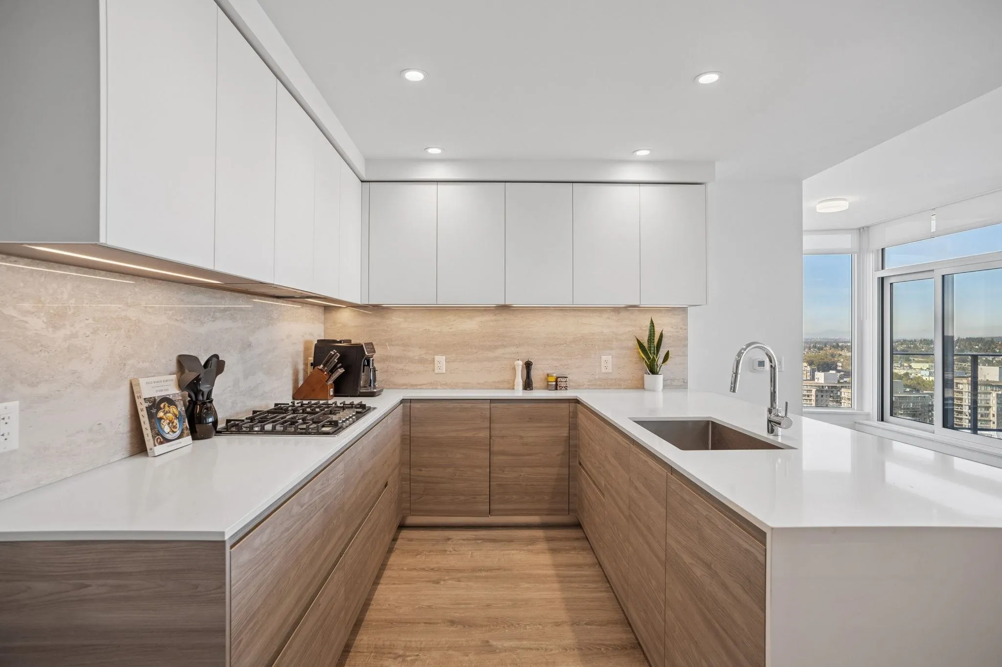 3703 680 Quayside Drive