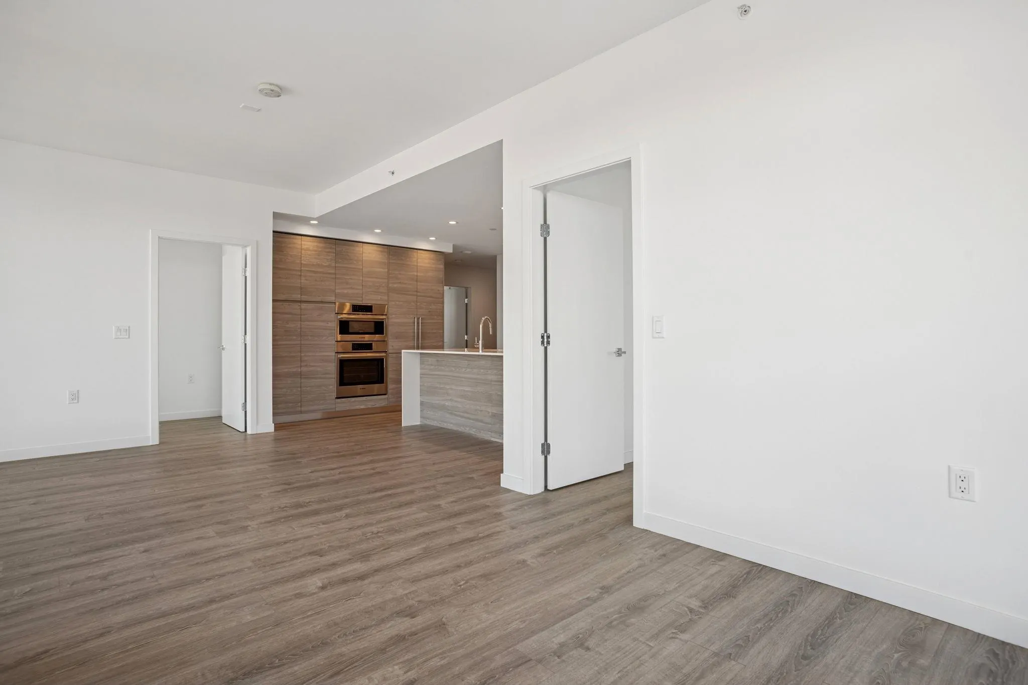 3703 680 Quayside Drive