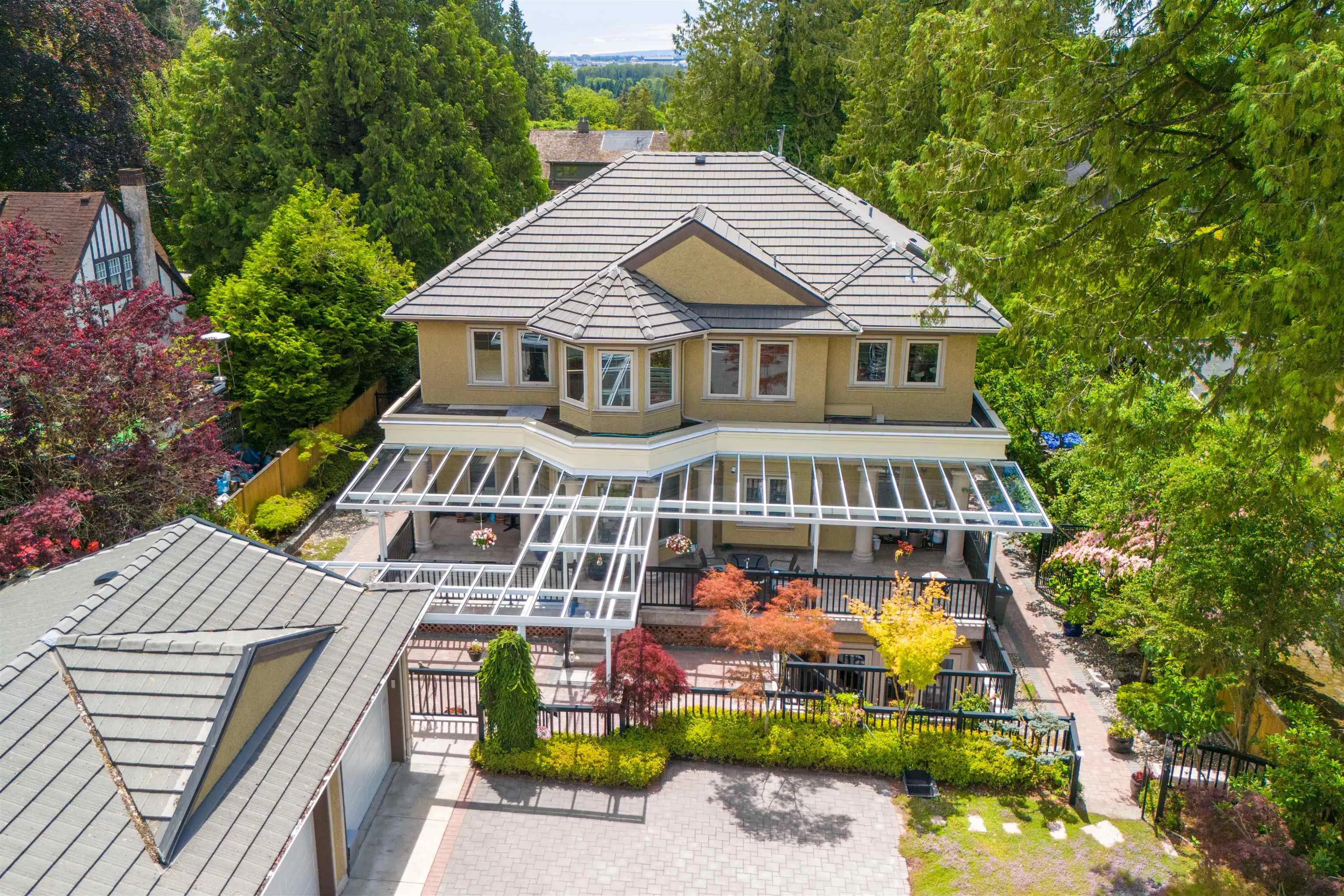 2769 W 49th Avenue