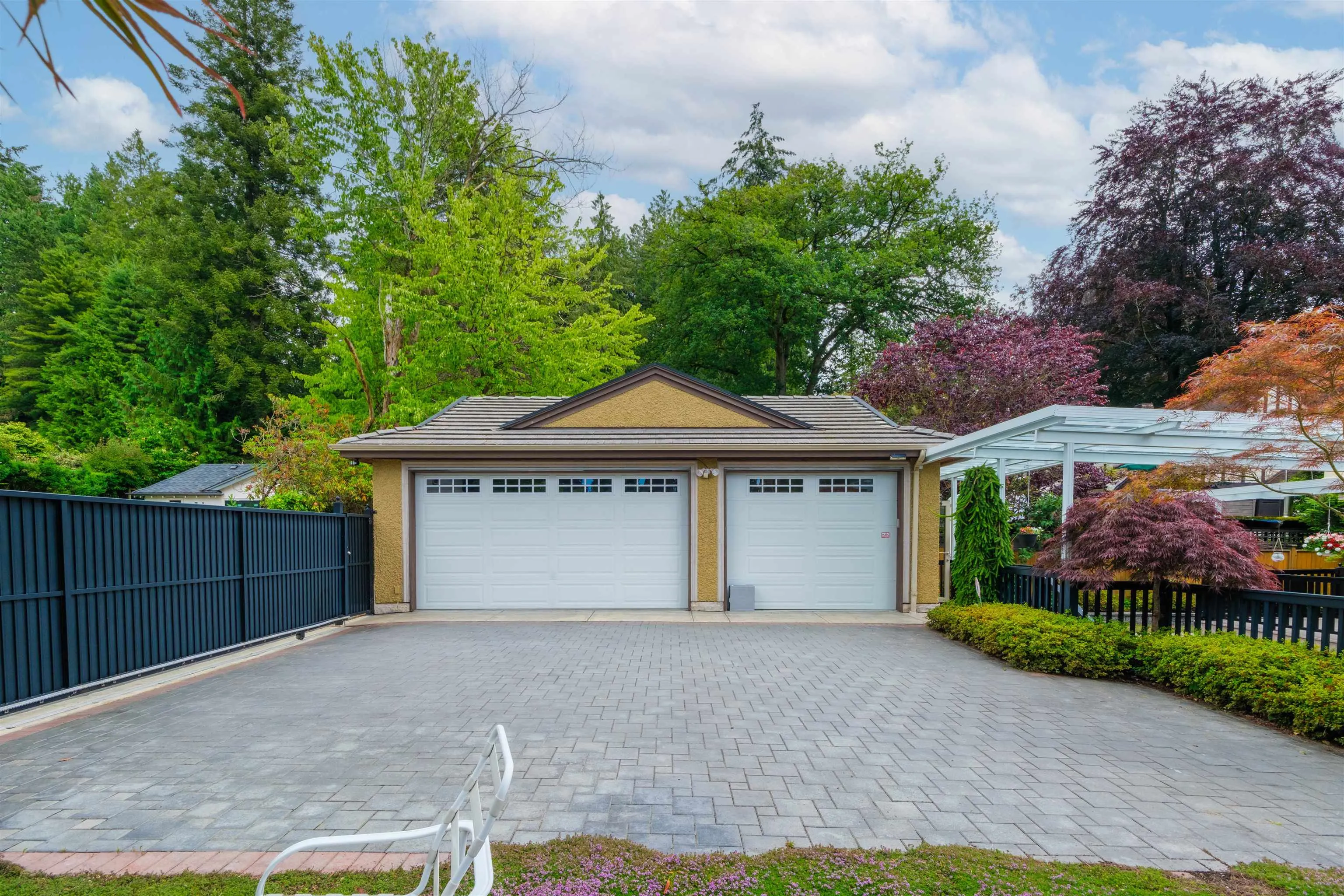 2769 W 49th Avenue