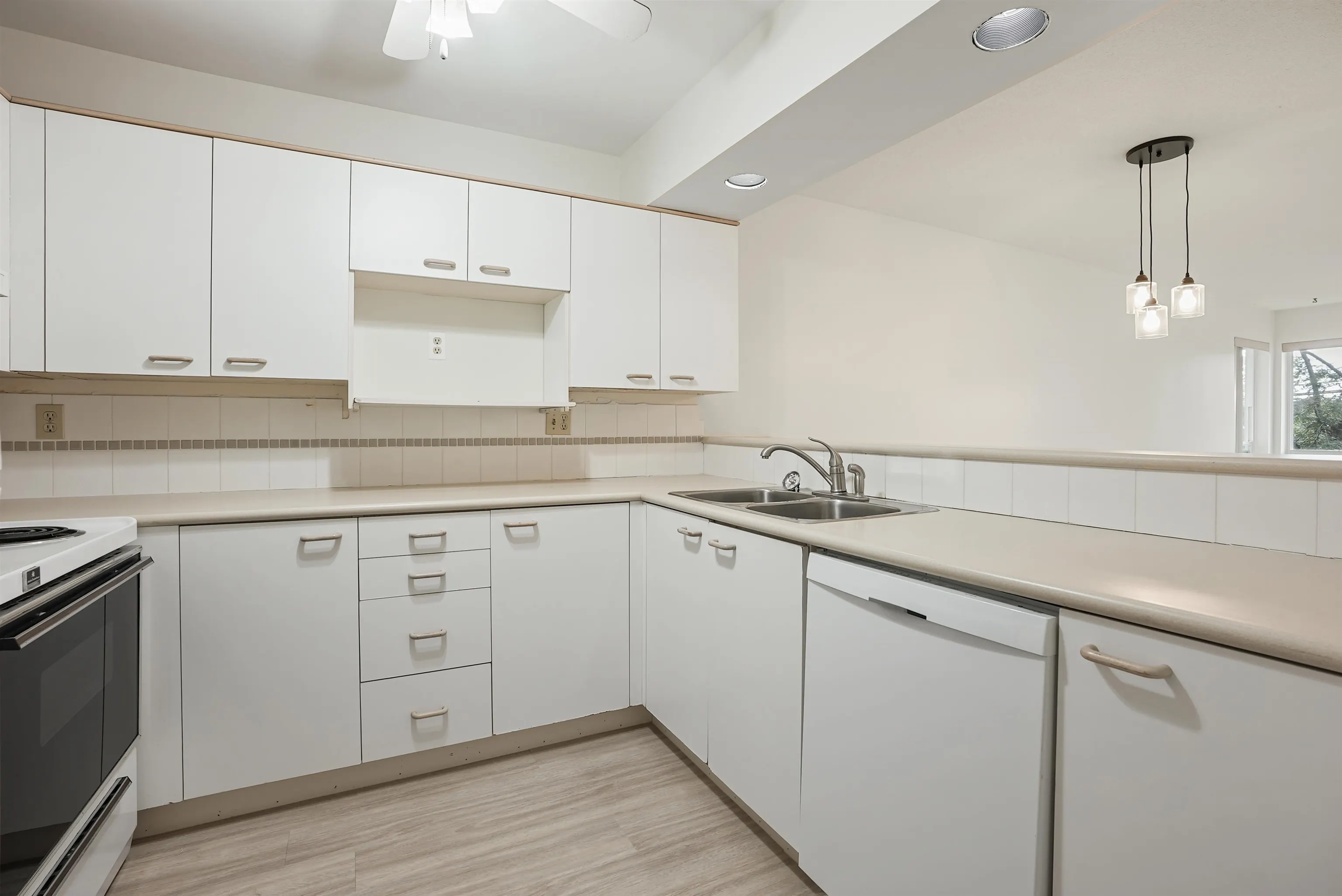 304 15717 Marine Drive