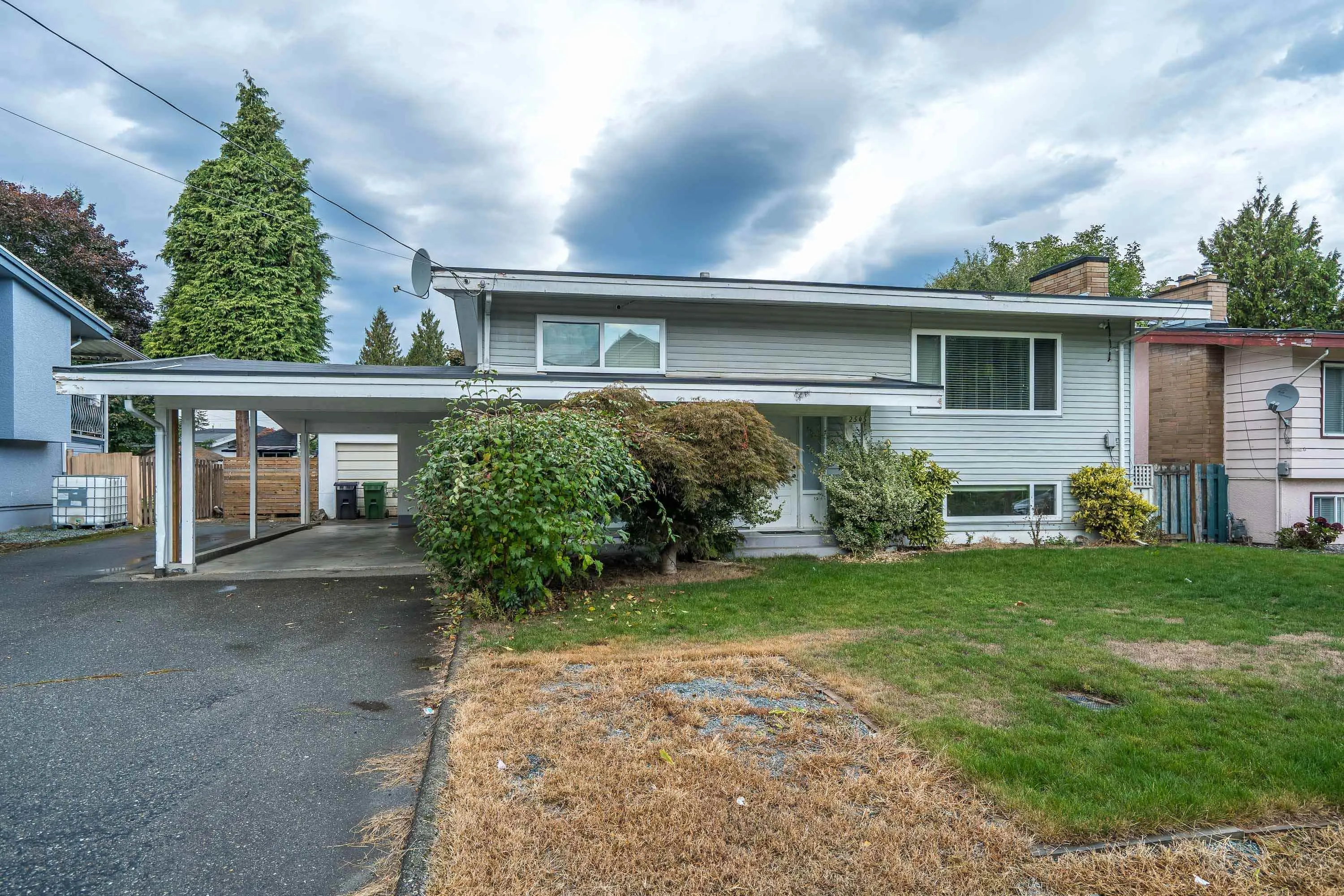 2545 Lilac Crescent