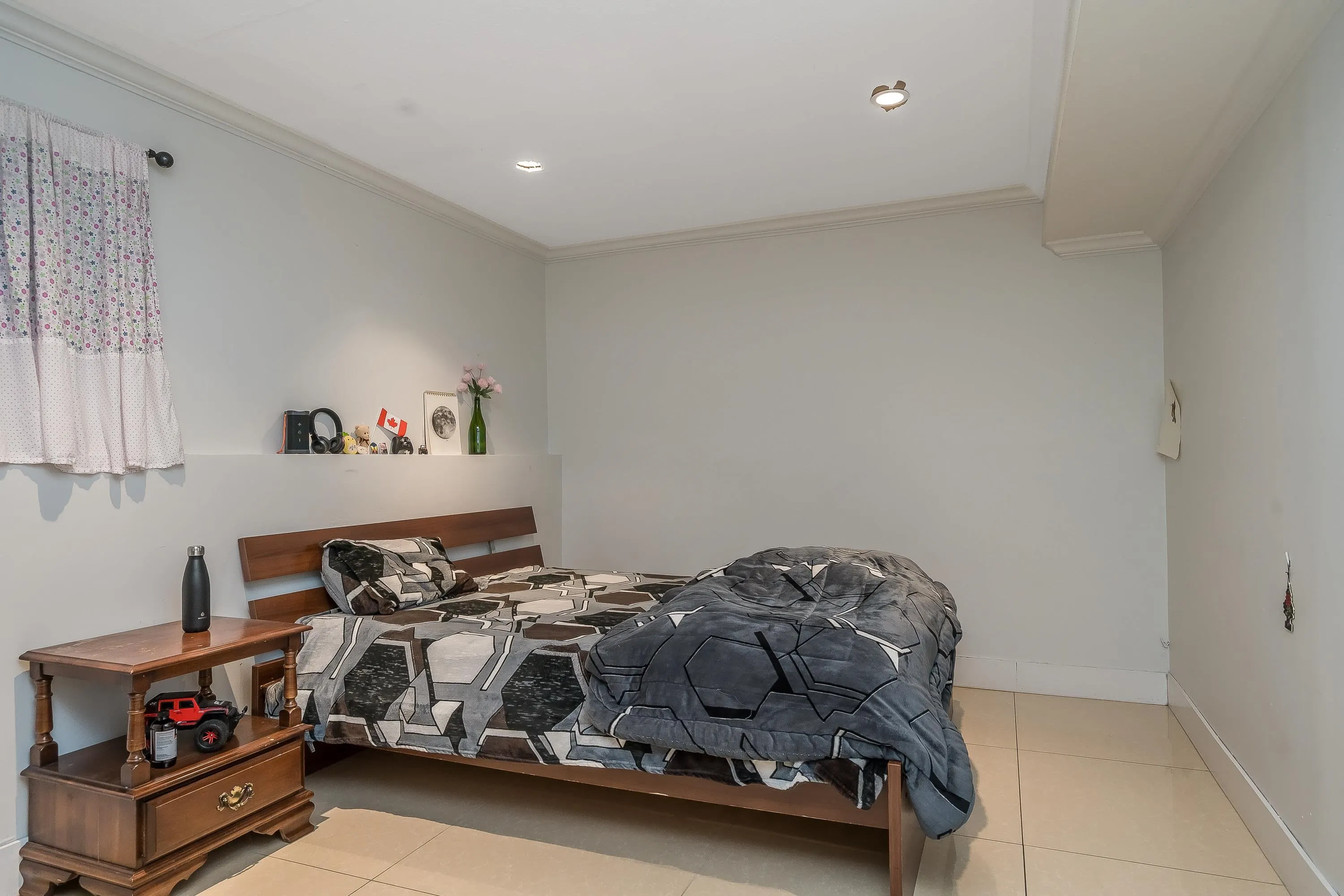 2545 Lilac Crescent