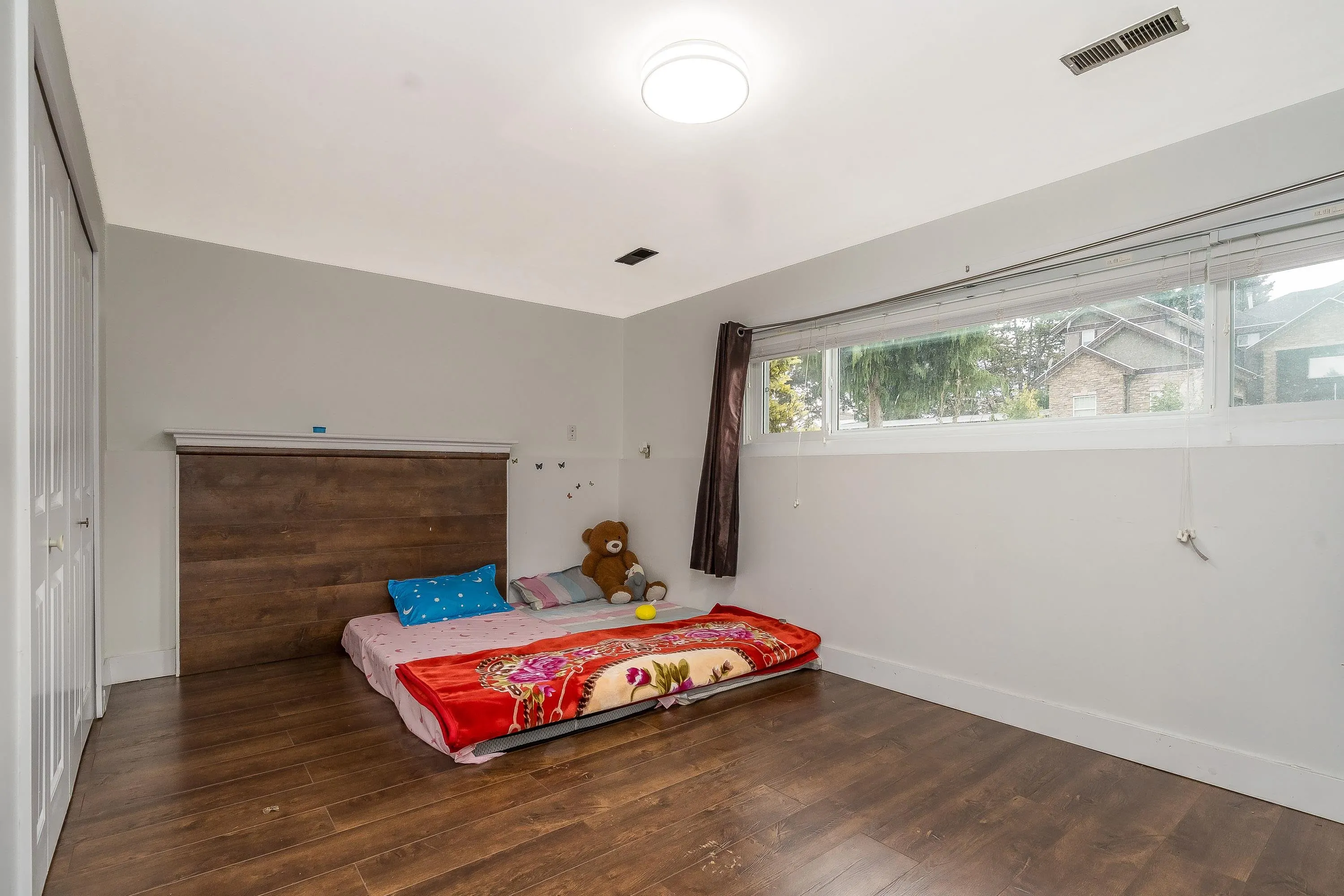2545 Lilac Crescent