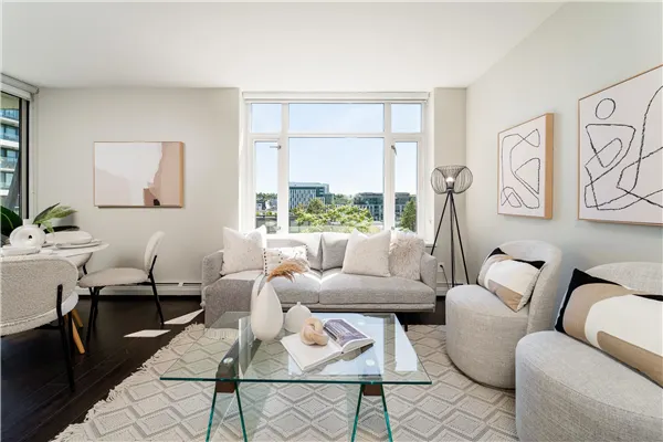 902 138 W 1st Avenue