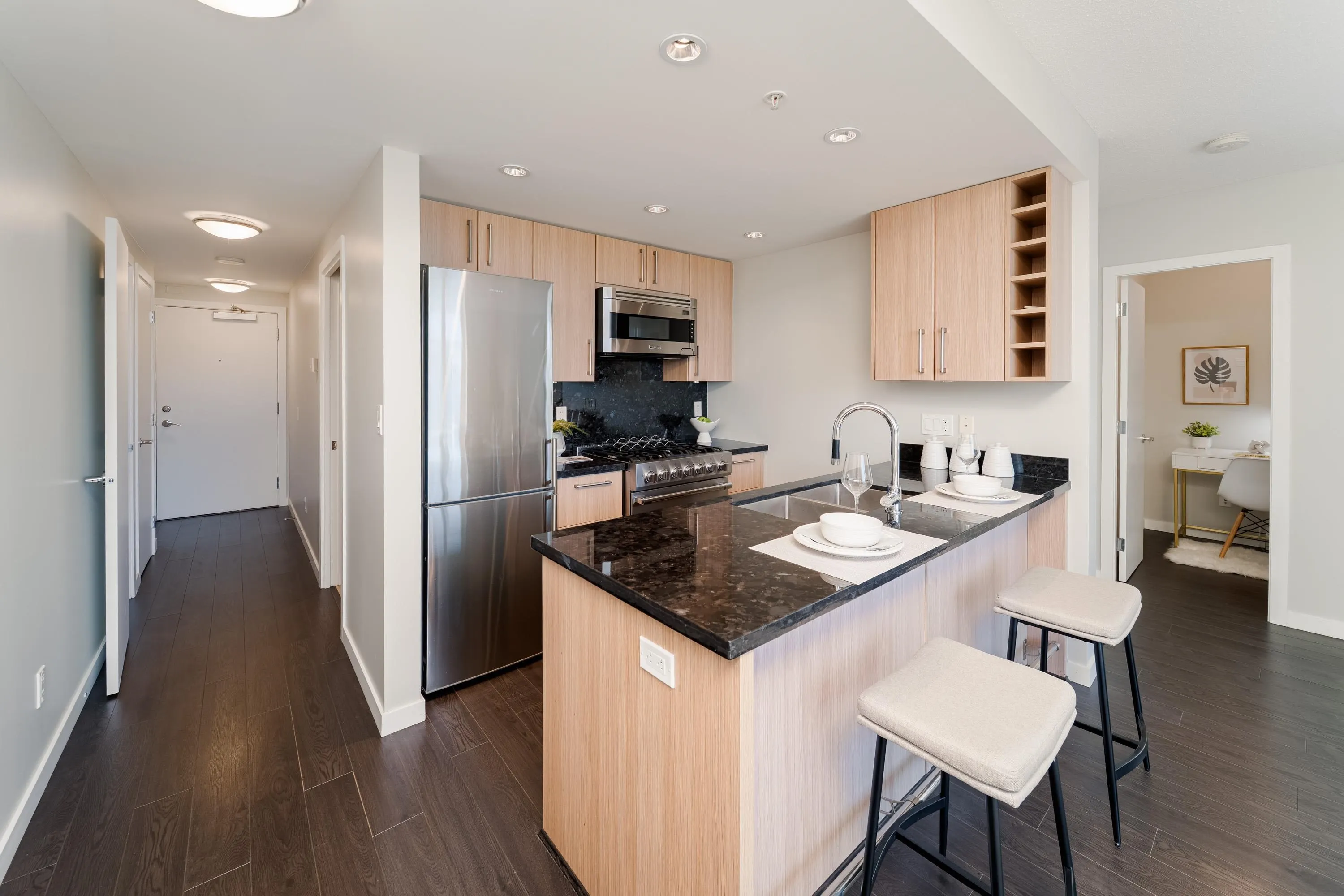 902 138 W 1st Avenue