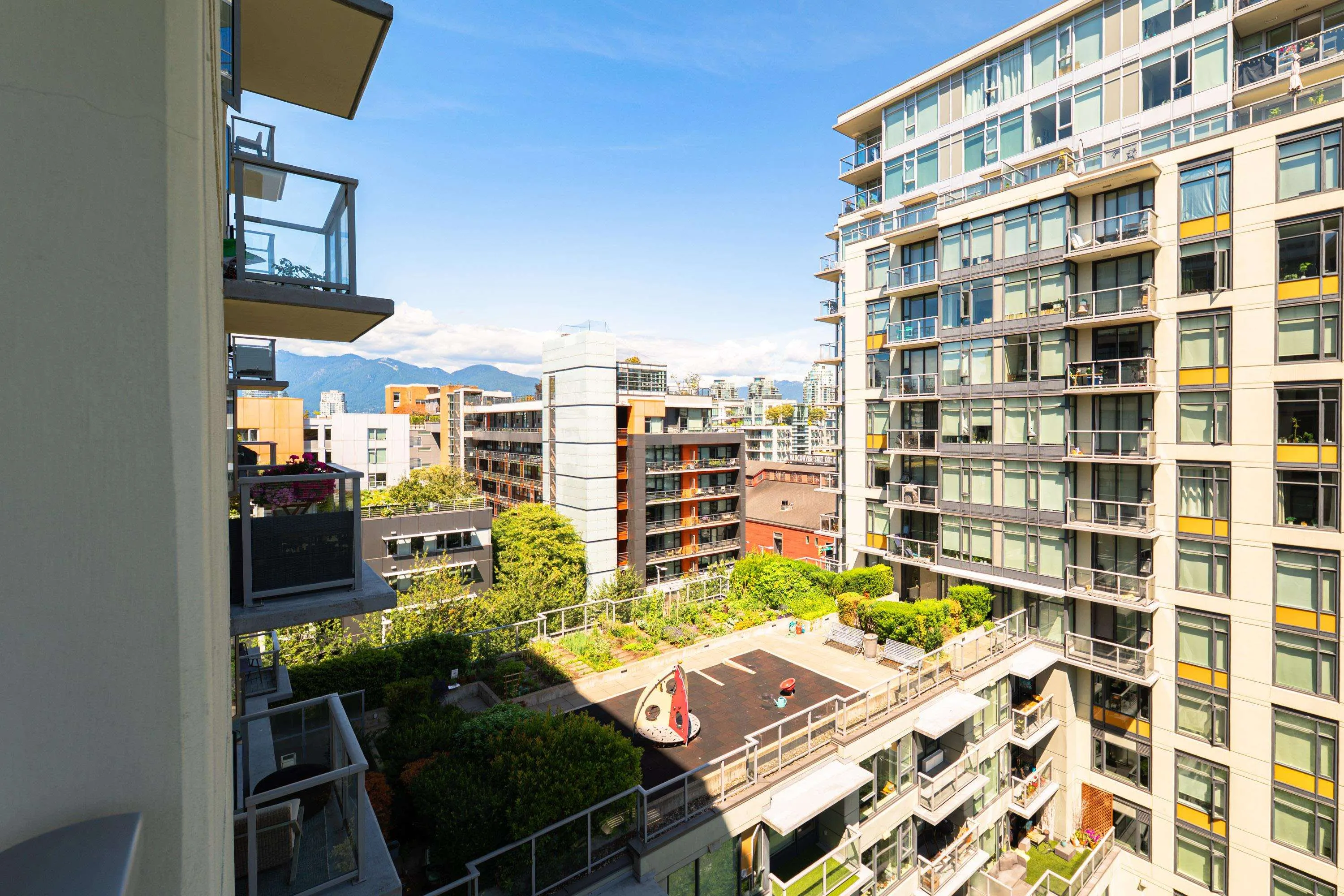 902 138 W 1st Avenue